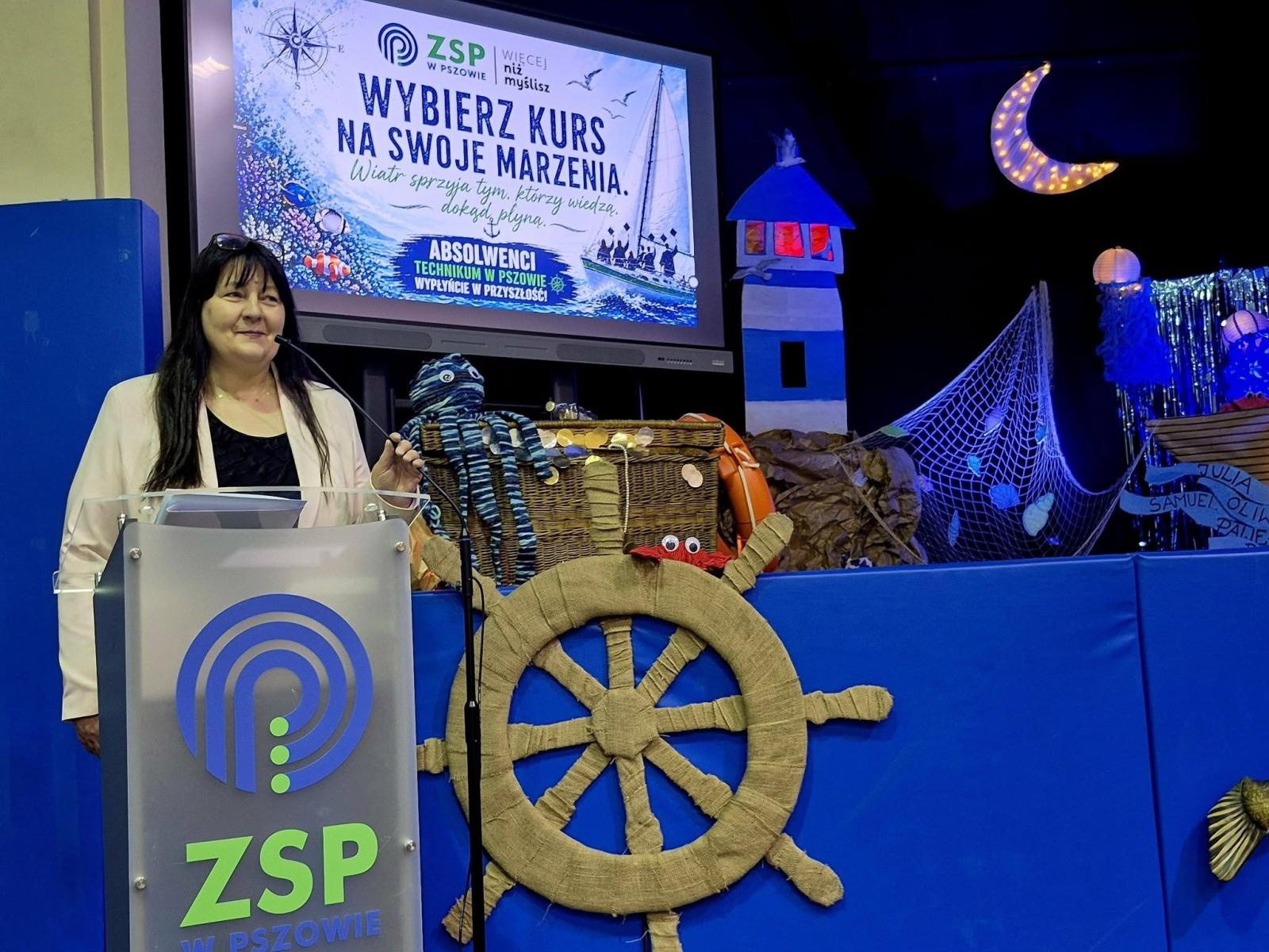 Zdjęcie w galerii na portalu naszwodzislaw.com: Wybierz kurs na marzenia. Maturzyści z Pszowa żegnają szkołę wiadomości z regionu