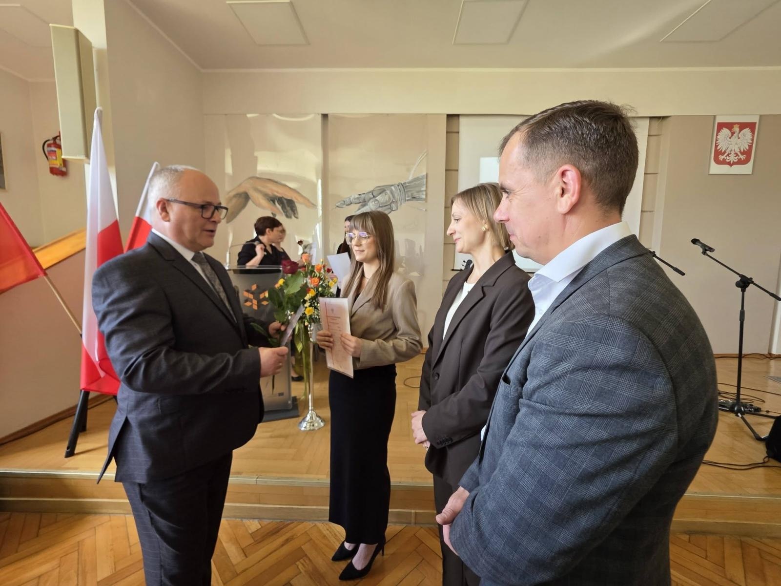 Zdjęcie w galerii na portalu naszwodzislaw.com: Przyszłość należy do tych, którzy wierzą w marzenia. Pożegnanie maturzystów w PCKZiU wiadomości z regionu