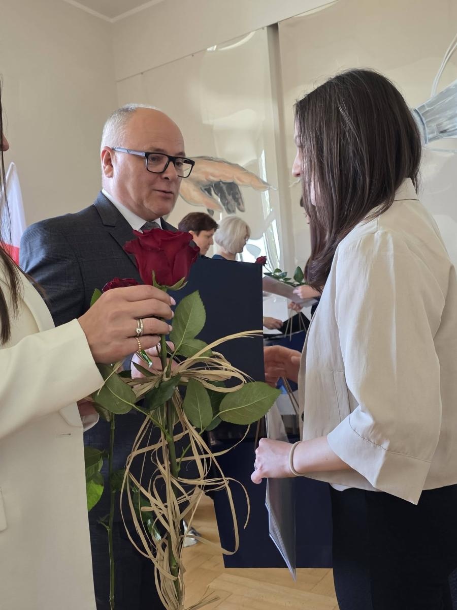 Zdjęcie w galerii na portalu naszwodzislaw.com: Przyszłość należy do tych, którzy wierzą w marzenia. Pożegnanie maturzystów w PCKZiU wiadomości z regionu