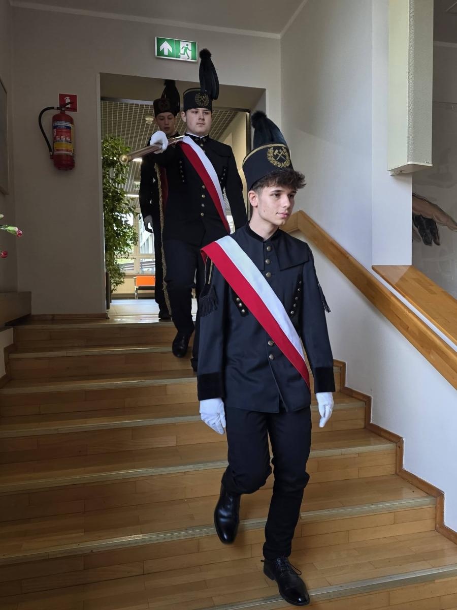 Zdjęcie w galerii na portalu naszwodzislaw.com: Przyszłość należy do tych, którzy wierzą w marzenia. Pożegnanie maturzystów w PCKZiU wiadomości z regionu