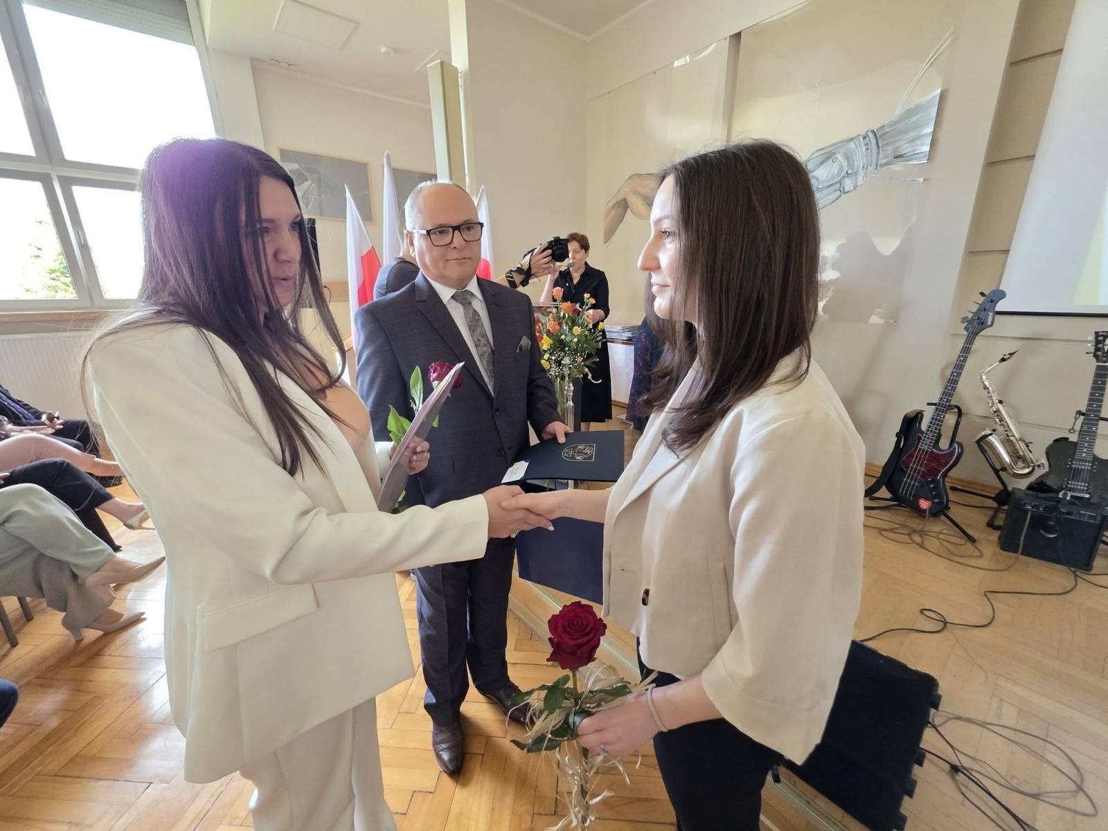 Zdjęcie w galerii na portalu naszwodzislaw.com: Przyszłość należy do tych, którzy wierzą w marzenia. Pożegnanie maturzystów w PCKZiU wiadomości z regionu