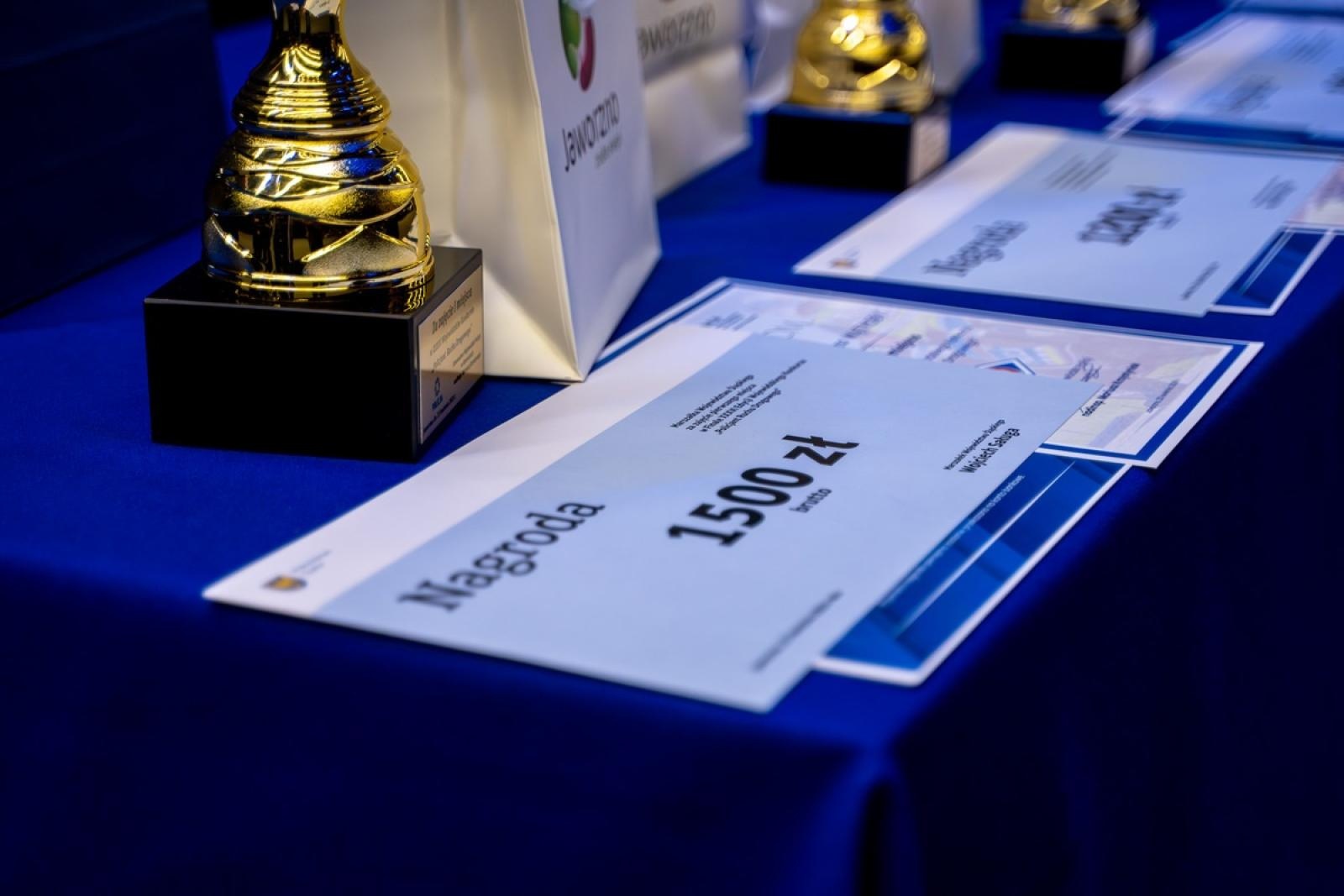 Zdjęcie w galerii na portalu naszwodzislaw.com: Znamy już najlepszego policjanta śląskiej drogówki wiadomości z regionu