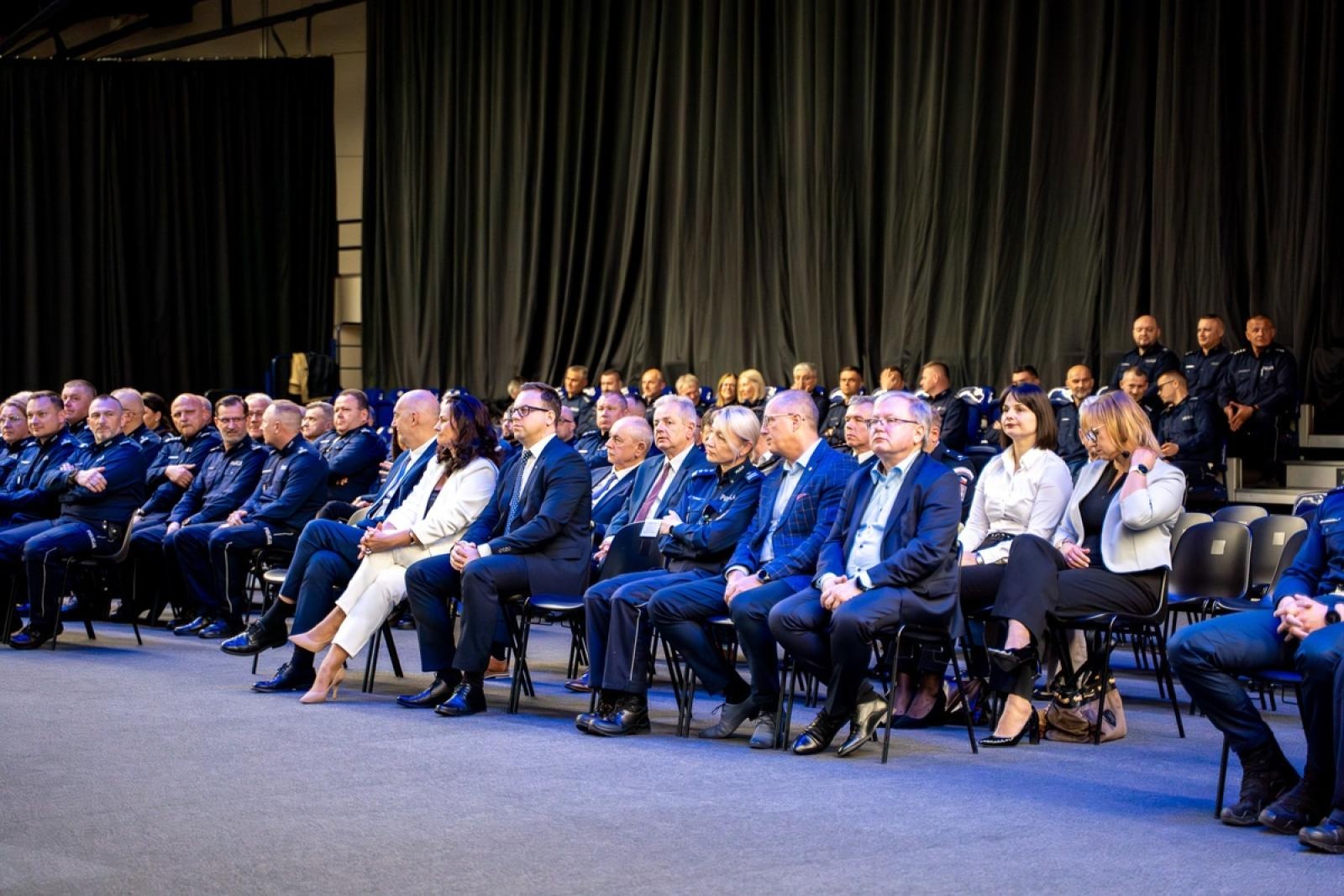 Zdjęcie w galerii na portalu naszwodzislaw.com: Znamy już najlepszego policjanta śląskiej drogówki wiadomości z regionu