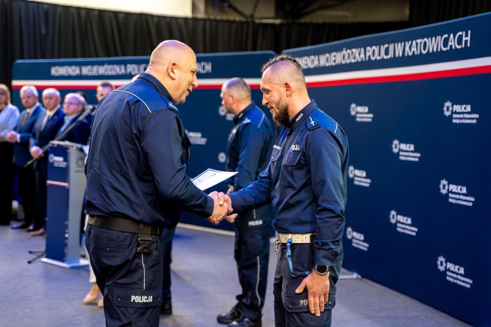 Zdjęcie w galerii na portalu naszwodzislaw.com: Znamy już najlepszego policjanta śląskiej drogówki wiadomości z regionu