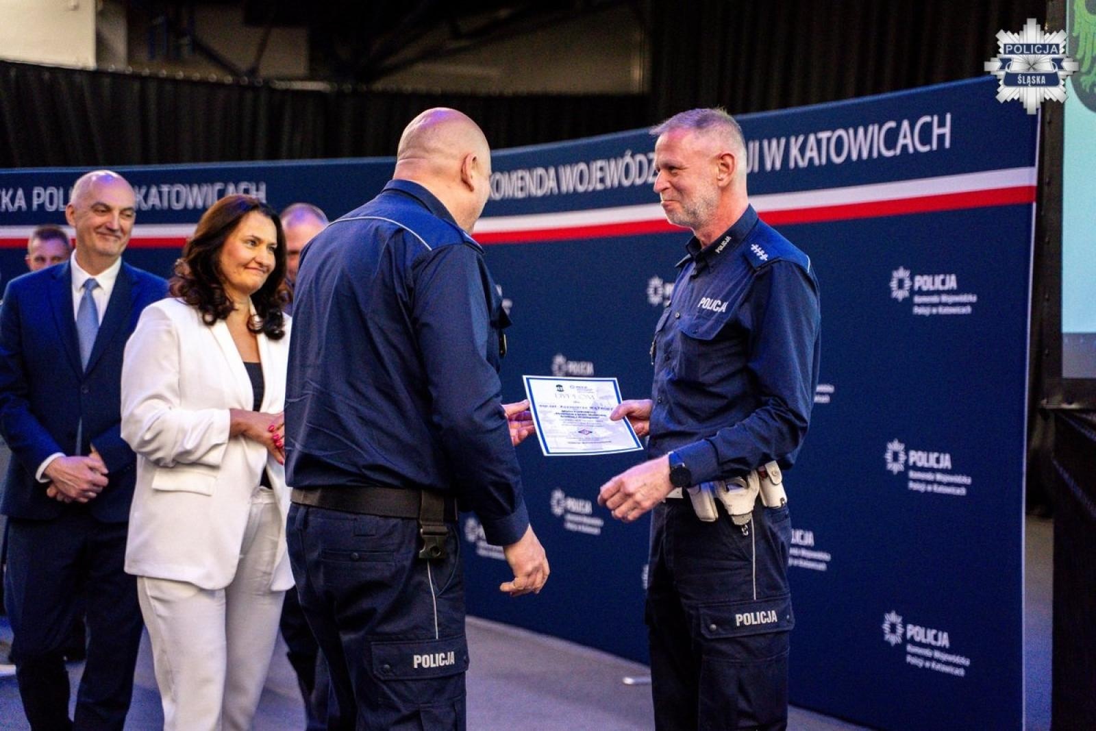 Zdjęcie w galerii na portalu naszwodzislaw.com: Znamy już najlepszego policjanta śląskiej drogówki wiadomości z regionu