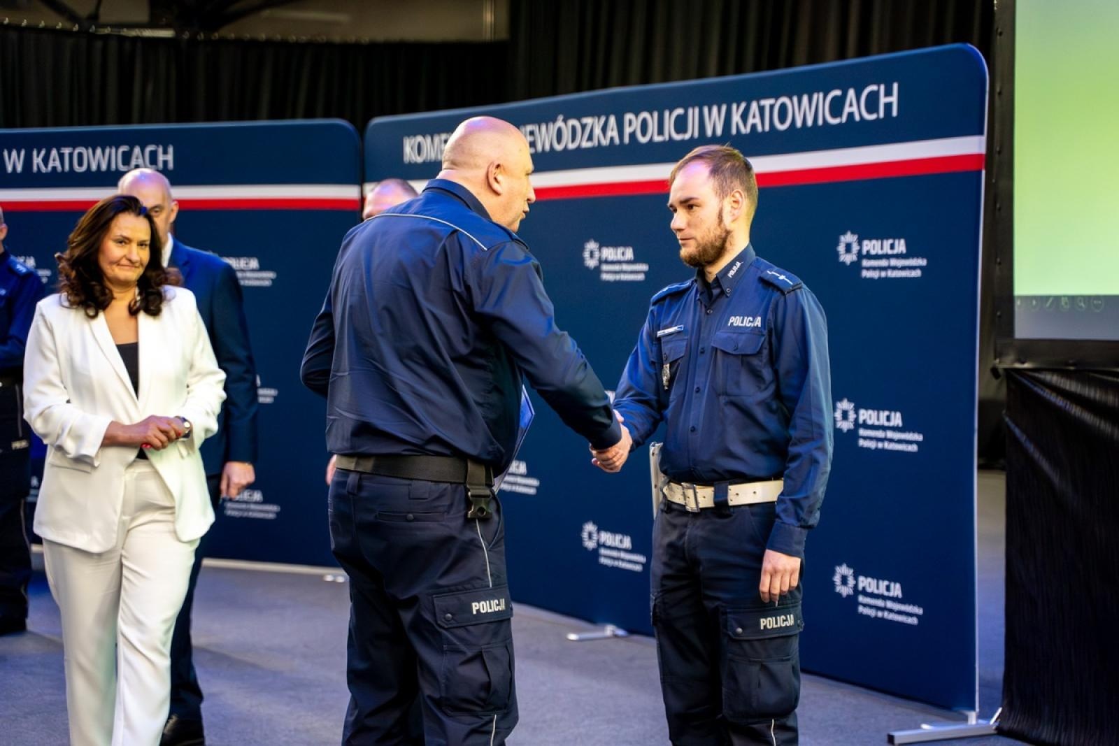 Zdjęcie w galerii na portalu naszwodzislaw.com: Znamy już najlepszego policjanta śląskiej drogówki wiadomości z regionu