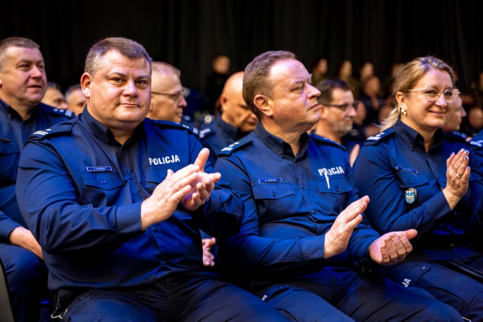 Zdjęcie w galerii na portalu naszwodzislaw.com: Znamy już najlepszego policjanta śląskiej drogówki wiadomości z regionu