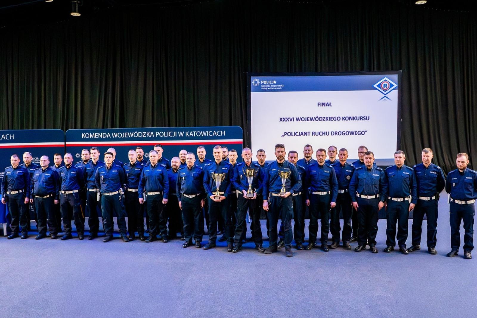 Zdjęcie w galerii na portalu naszwodzislaw.com: Znamy już najlepszego policjanta śląskiej drogówki wiadomości z regionu