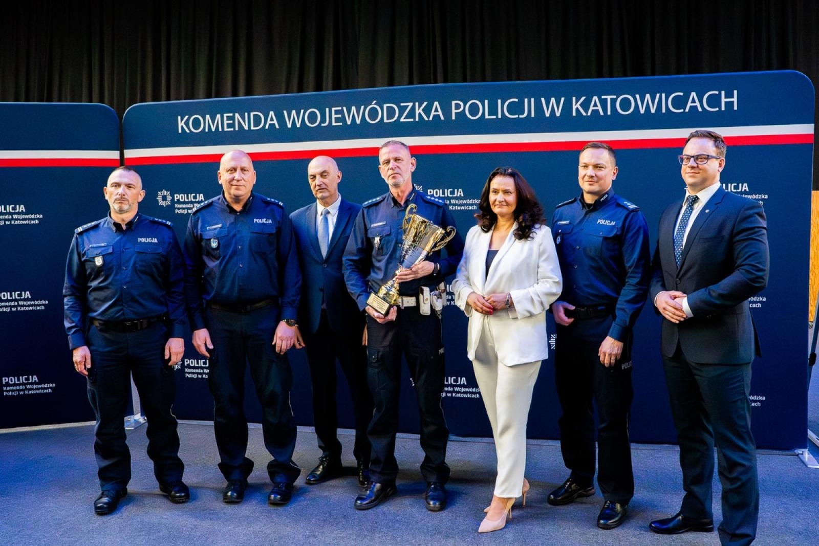 Zdjęcie w galerii na portalu naszwodzislaw.com: Znamy już najlepszego policjanta śląskiej drogówki wiadomości z regionu