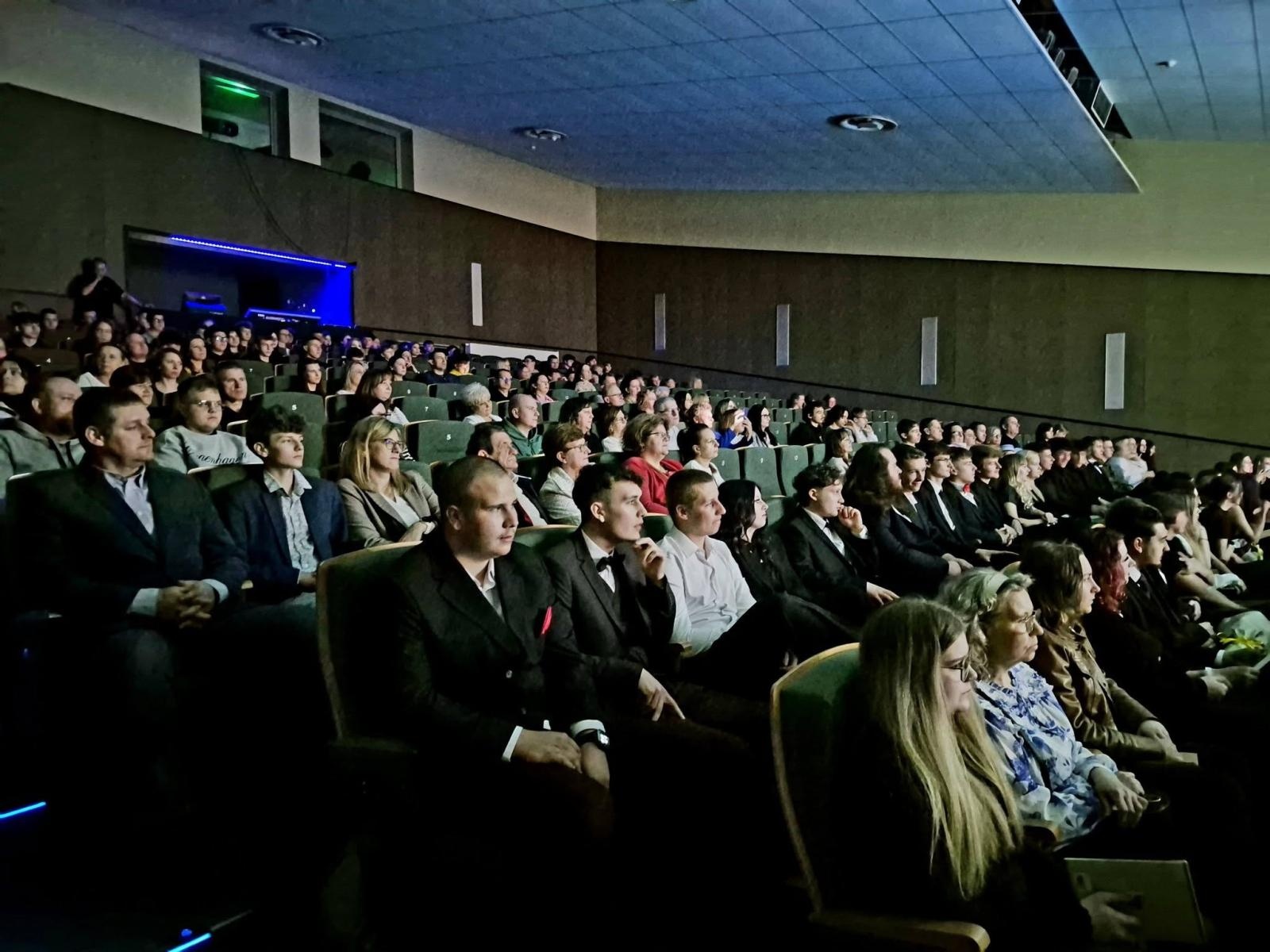 Zdjęcie w galerii na portalu naszwodzislaw.com: Czas rozwinąć skrzydła. Uroczyste zakończenie roku w ZSP Rydułtowy wiadomości z regionu