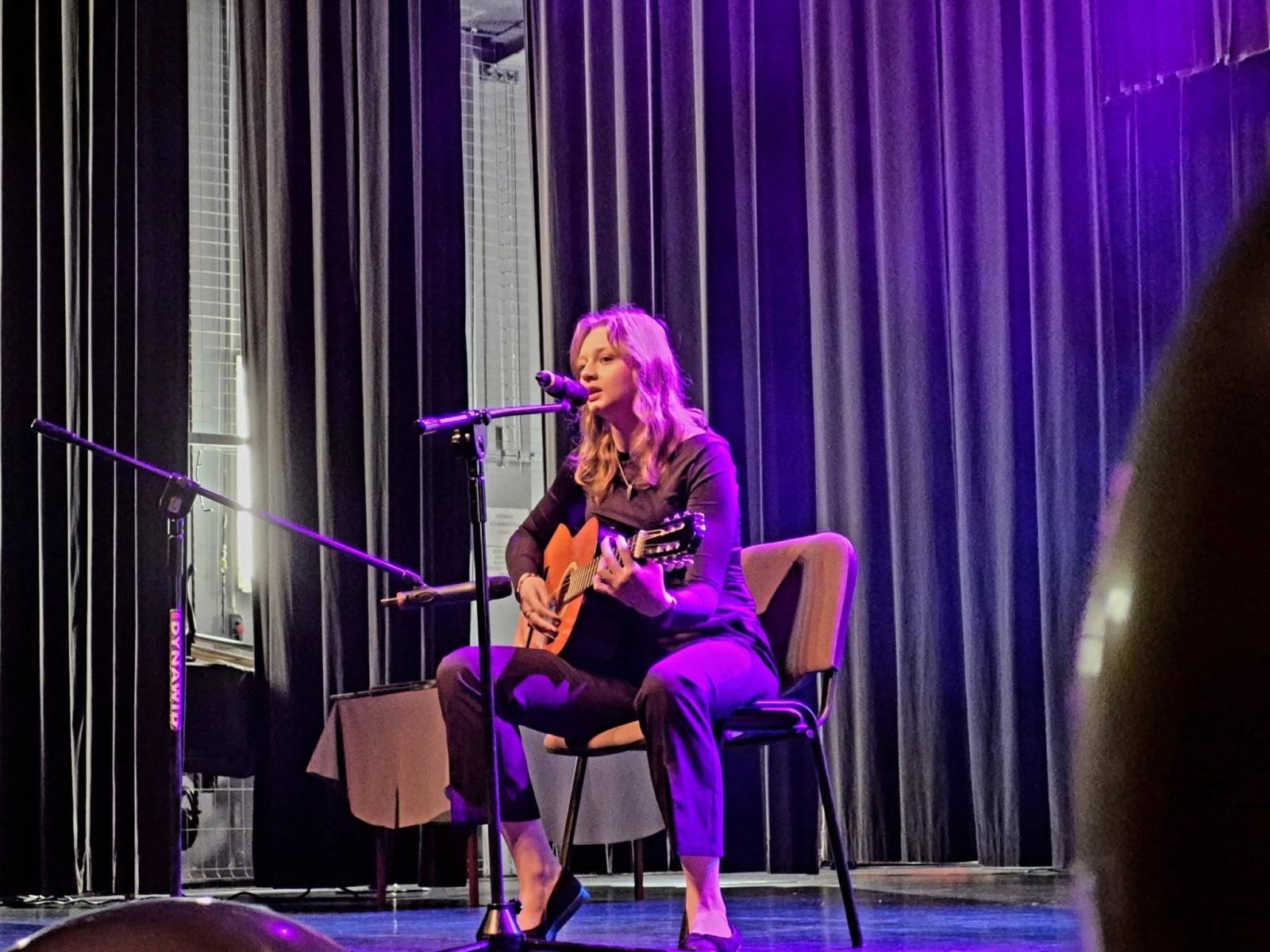 Zdjęcie w galerii na portalu naszwodzislaw.com: Czas rozwinąć skrzydła. Uroczyste zakończenie roku w ZSP Rydułtowy wiadomości z regionu