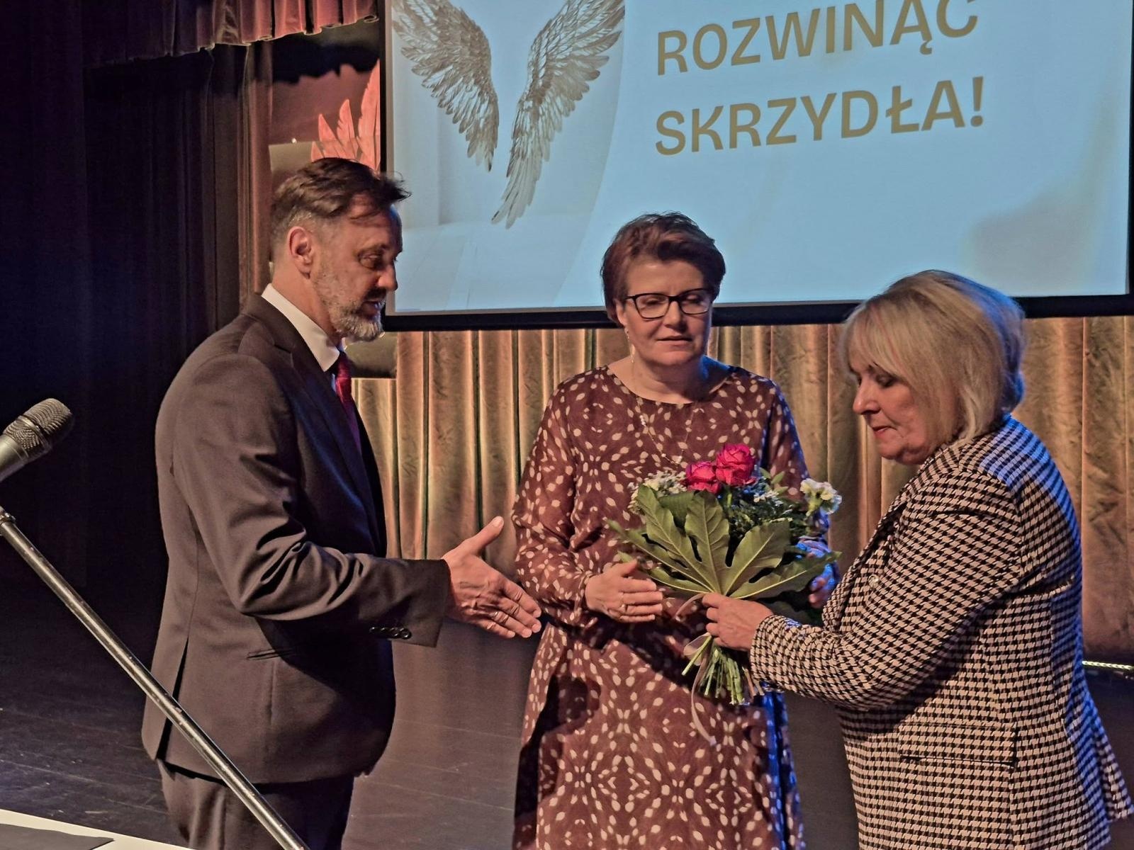 Zdjęcie w galerii na portalu naszwodzislaw.com: Czas rozwinąć skrzydła. Uroczyste zakończenie roku w ZSP Rydułtowy wiadomości z regionu