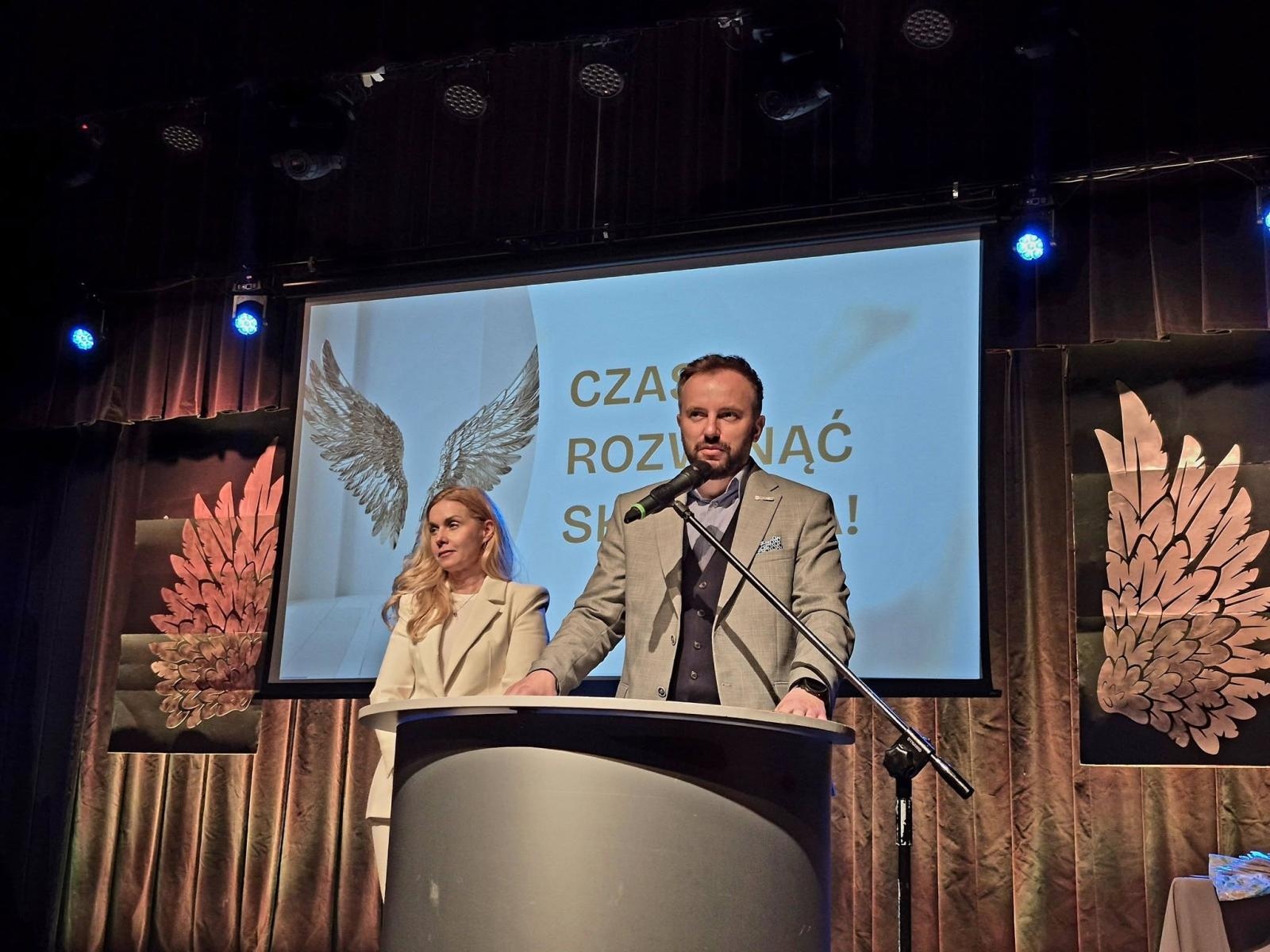 Zdjęcie w galerii na portalu naszwodzislaw.com: Czas rozwinąć skrzydła. Uroczyste zakończenie roku w ZSP Rydułtowy wiadomości z regionu