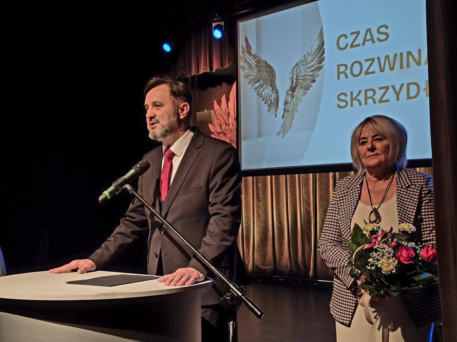 Zdjęcie w galerii na portalu naszwodzislaw.com: Czas rozwinąć skrzydła. Uroczyste zakończenie roku w ZSP Rydułtowy wiadomości z regionu