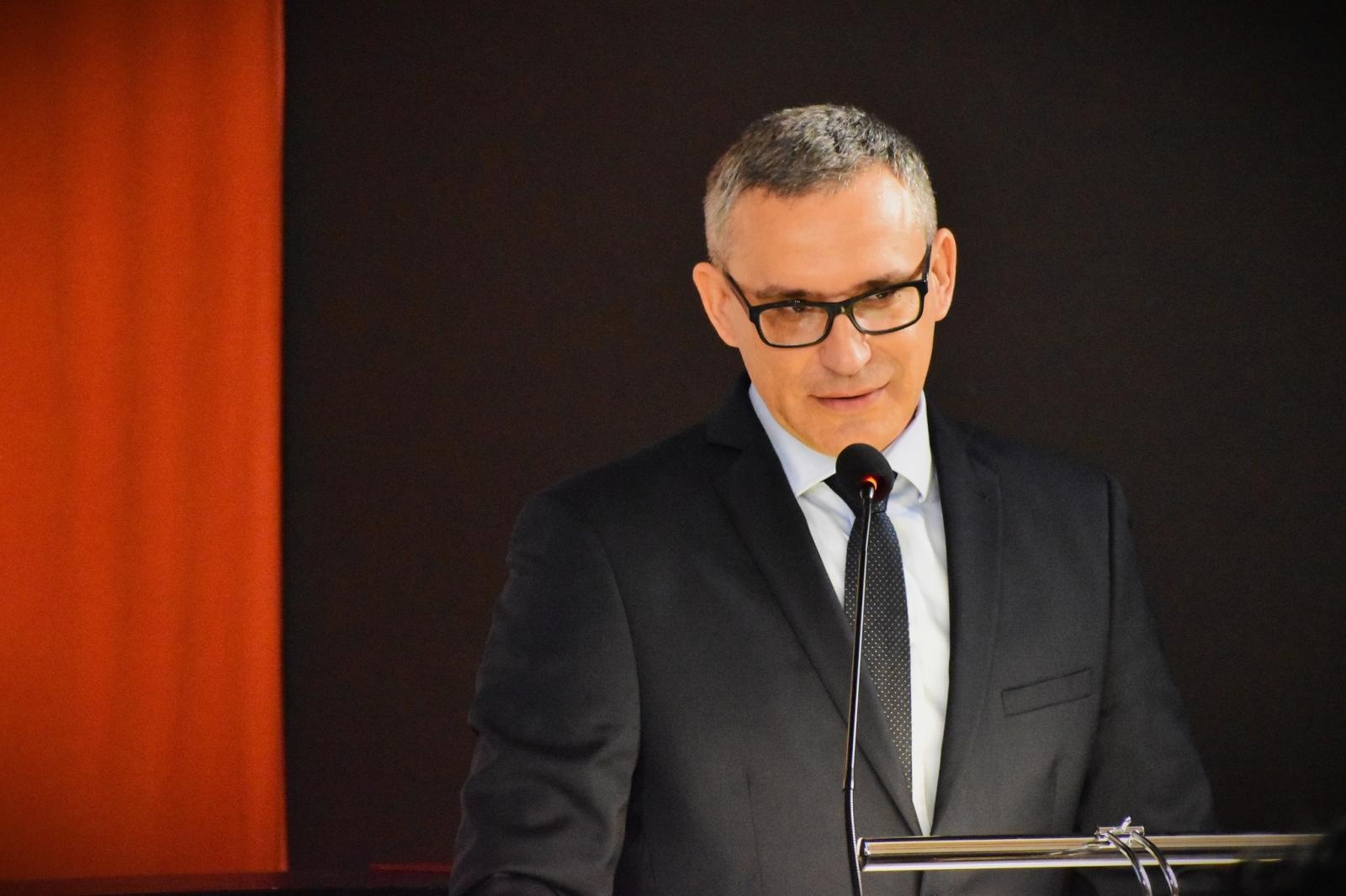 Zdjęcie w galerii na portalu naszwodzislaw.com: Koniec jednego rozdziału. Maturzyści I LO w Wodzisławiu żegnają szkołę wiadomości z regionu