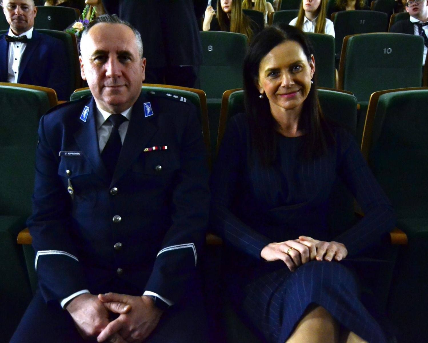 Zdjęcie w galerii na portalu naszwodzislaw.com: Za nimi szkolne lata. Pożegnanie abiturientów w ZSLiT w Rydułtowach wiadomości z regionu