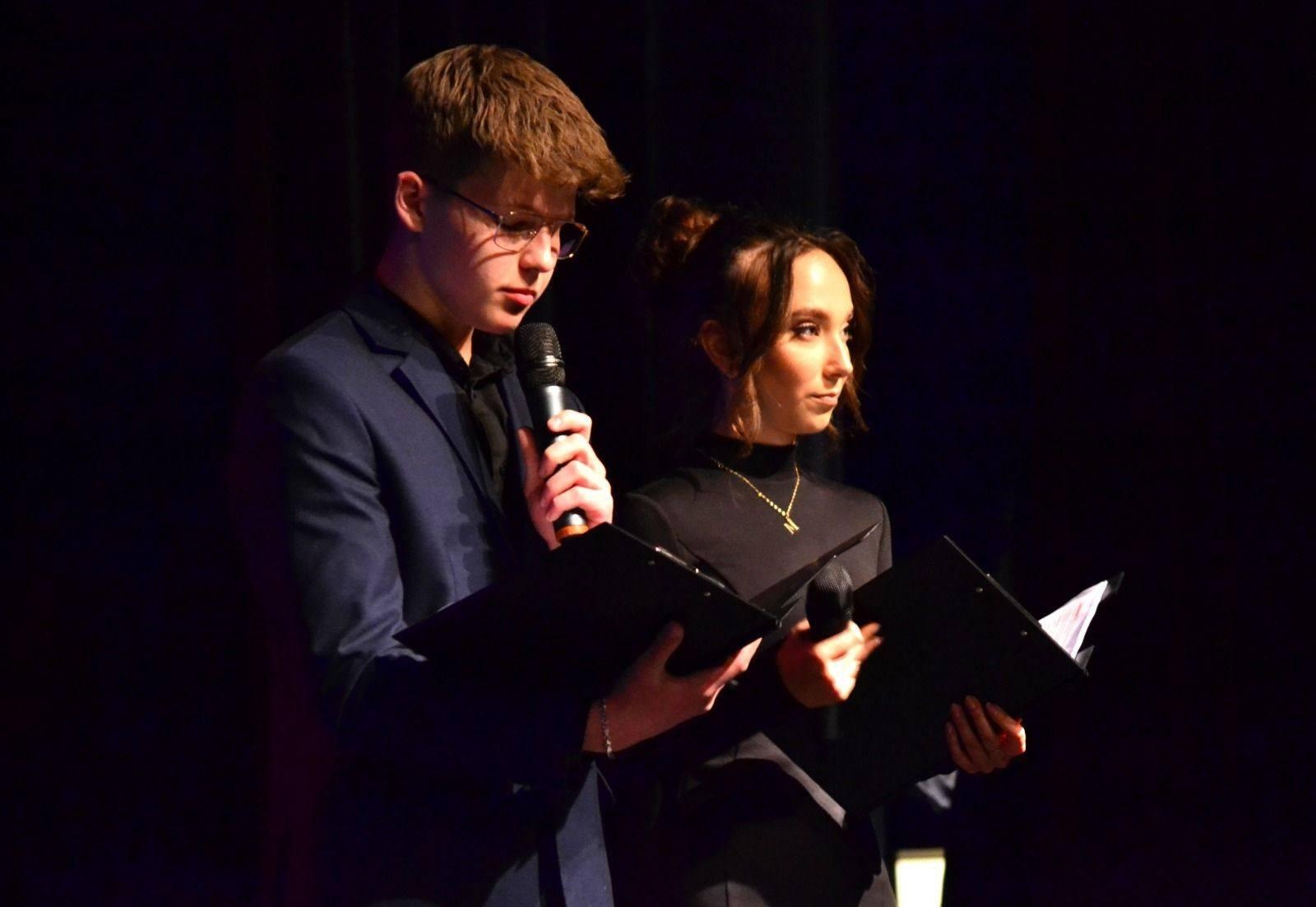 Zdjęcie w galerii na portalu naszwodzislaw.com: Za nimi szkolne lata. Pożegnanie abiturientów w ZSLiT w Rydułtowach wiadomości z regionu