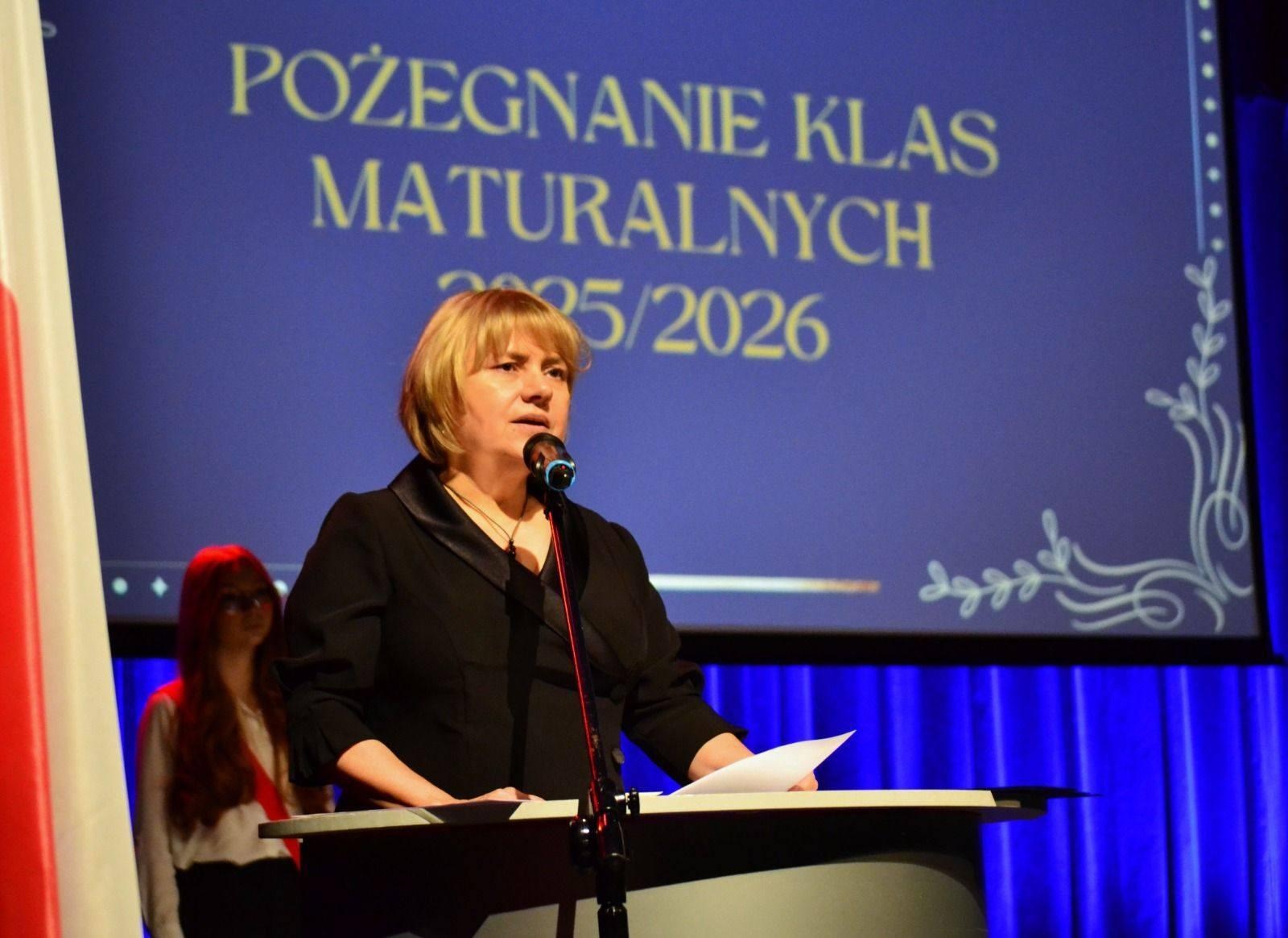 Zdjęcie w galerii na portalu naszwodzislaw.com: Za nimi szkolne lata. Pożegnanie abiturientów w ZSLiT w Rydułtowach wiadomości z regionu