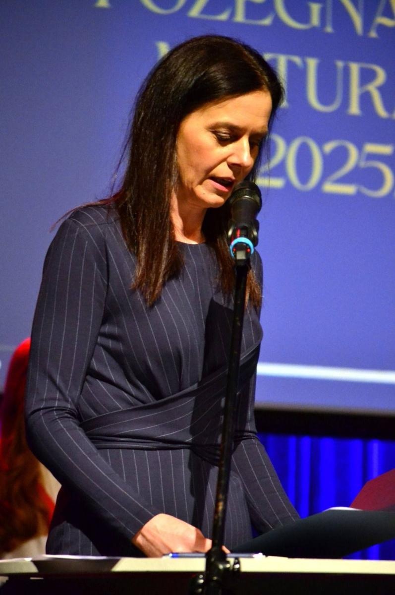 Zdjęcie w galerii na portalu naszwodzislaw.com: Za nimi szkolne lata. Pożegnanie abiturientów w ZSLiT w Rydułtowach wiadomości z regionu