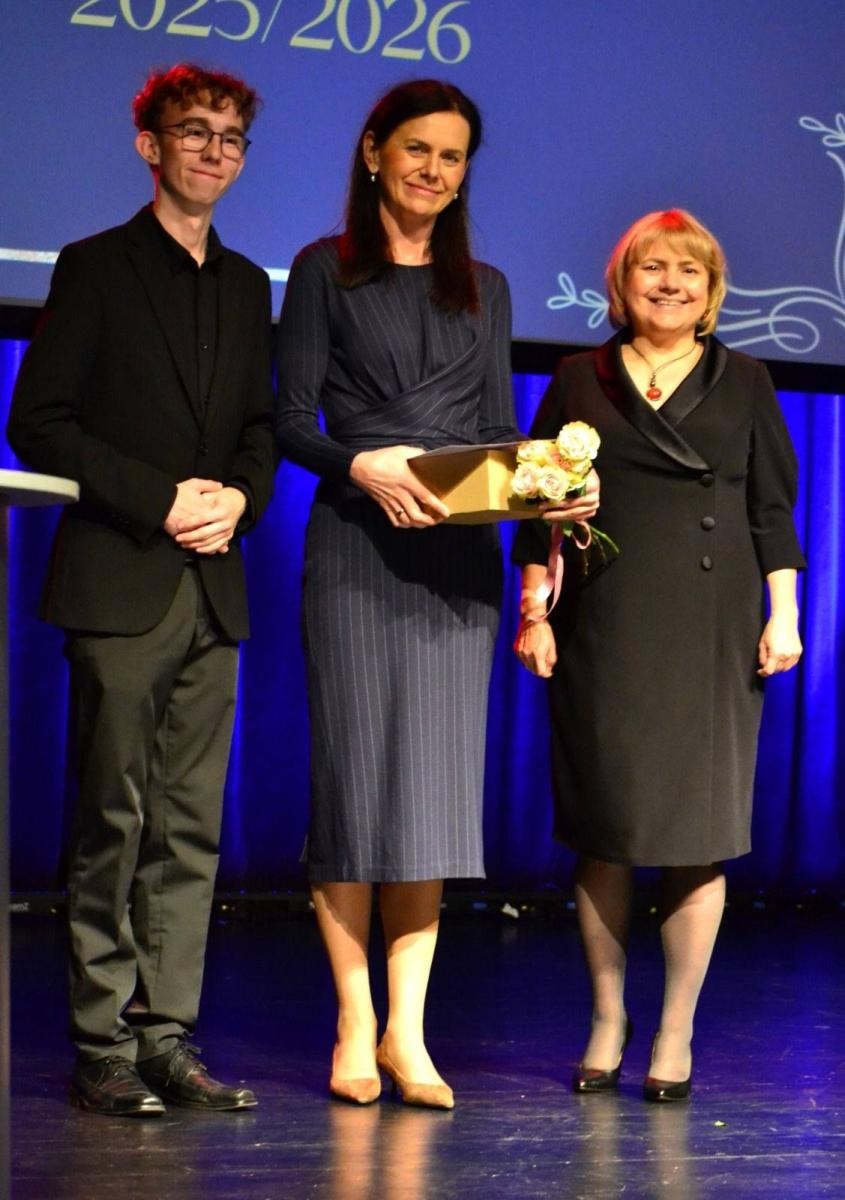 Zdjęcie w galerii na portalu naszwodzislaw.com: Za nimi szkolne lata. Pożegnanie abiturientów w ZSLiT w Rydułtowach wiadomości z regionu