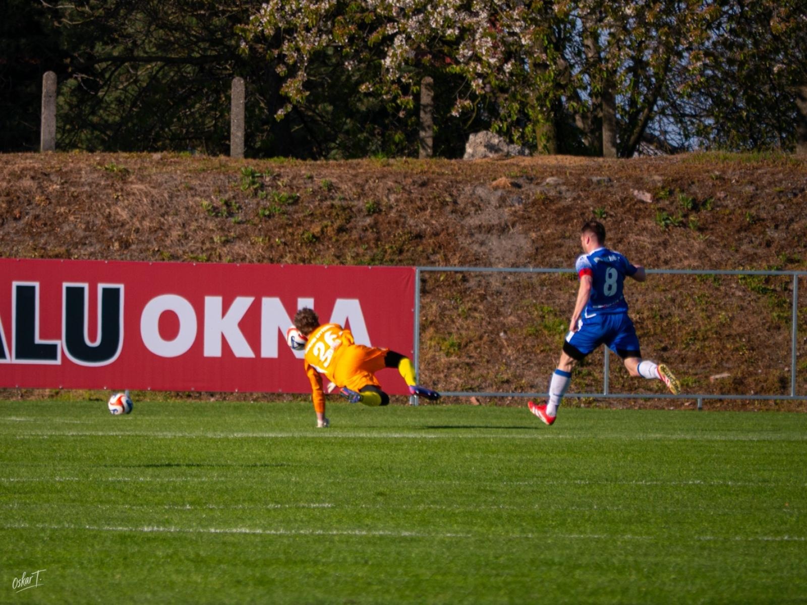 Zdjęcie w galerii na portalu naszwodzislaw.com: Wyrównany mecz i walka do końca. Unia Racibórz dzieli punkty z Naprzodem Czyżowice [FOTO] wiadomości z regionu
