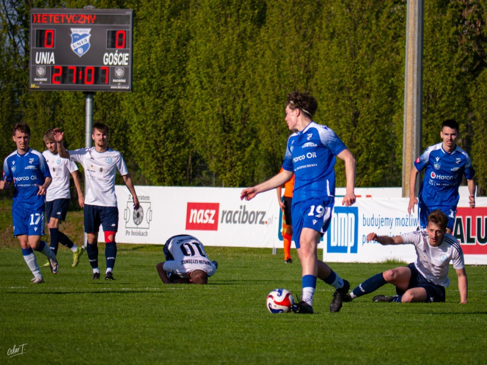 Zdjęcie w galerii na portalu naszwodzislaw.com: Wyrównany mecz i walka do końca. Unia Racibórz dzieli punkty z Naprzodem Czyżowice [FOTO] wiadomości z regionu