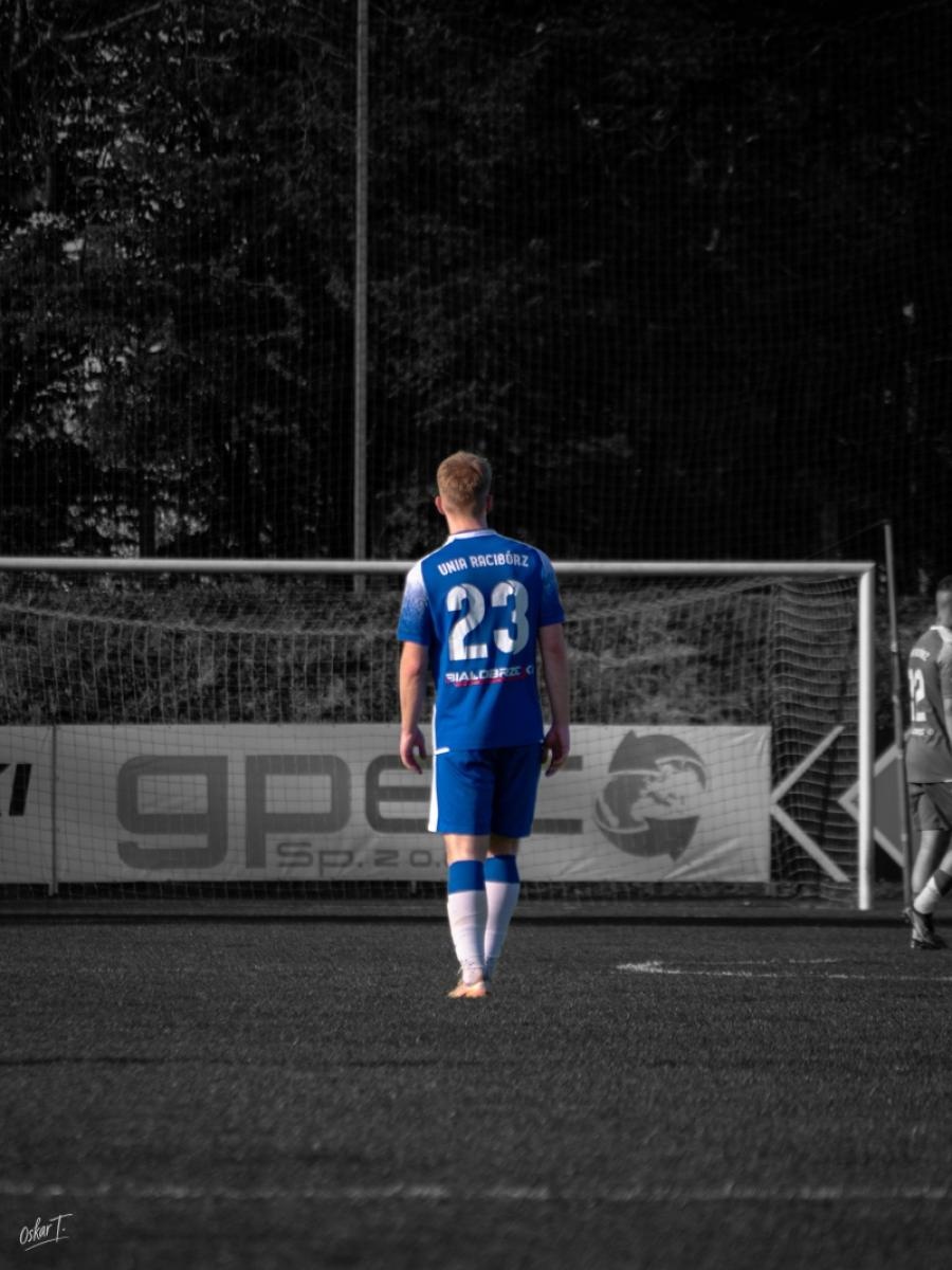 Zdjęcie w galerii na portalu naszwodzislaw.com: Wyrównany mecz i walka do końca. Unia Racibórz dzieli punkty z Naprzodem Czyżowice [FOTO] wiadomości z regionu