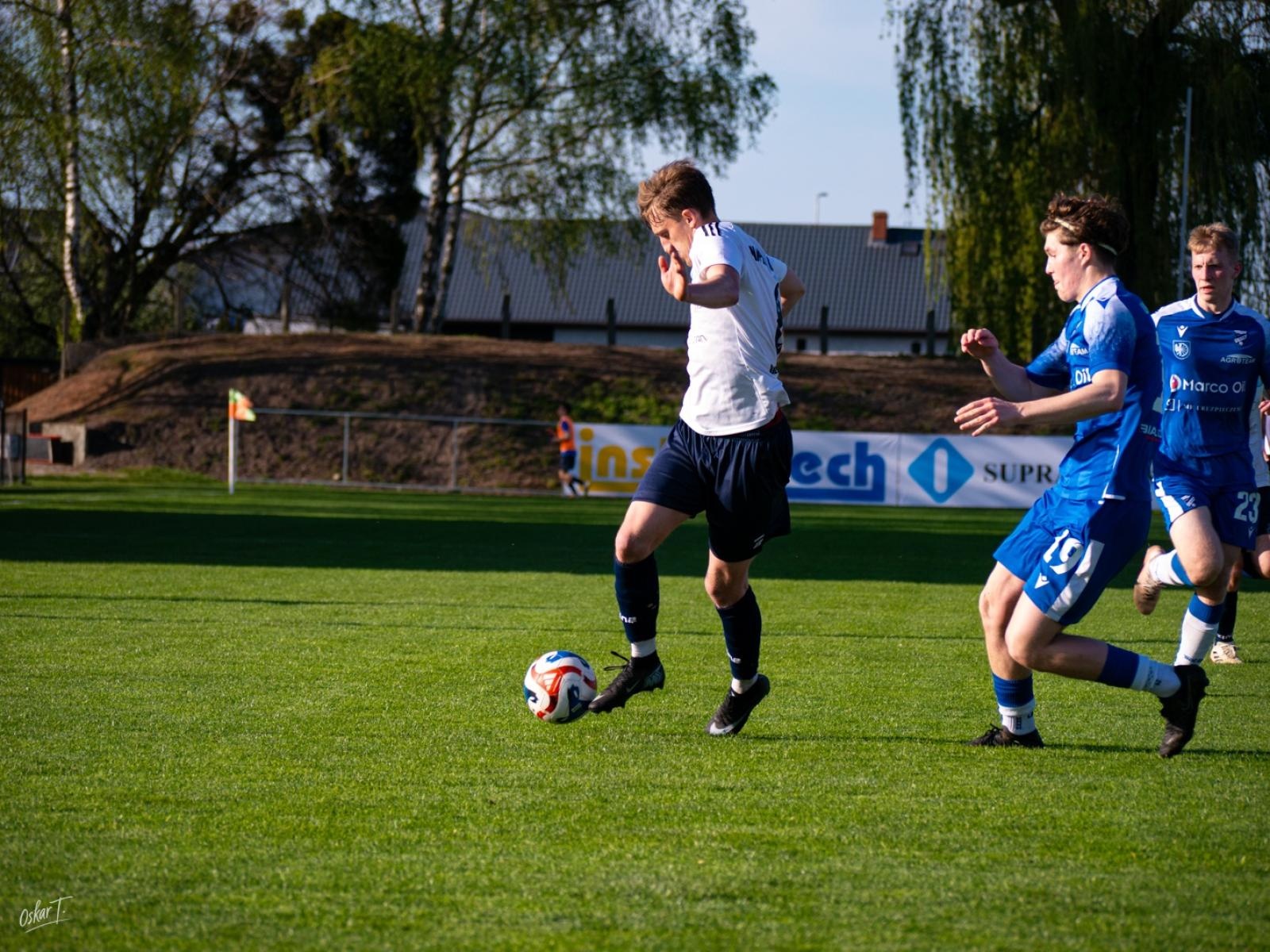 Zdjęcie w galerii na portalu naszwodzislaw.com: Wyrównany mecz i walka do końca. Unia Racibórz dzieli punkty z Naprzodem Czyżowice [FOTO] wiadomości z regionu