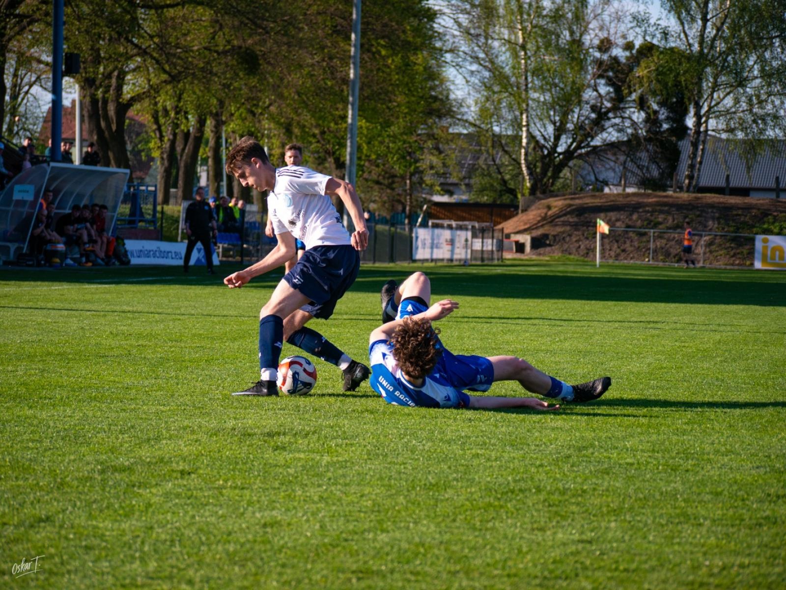 Zdjęcie w galerii na portalu naszwodzislaw.com: Wyrównany mecz i walka do końca. Unia Racibórz dzieli punkty z Naprzodem Czyżowice [FOTO] wiadomości z regionu