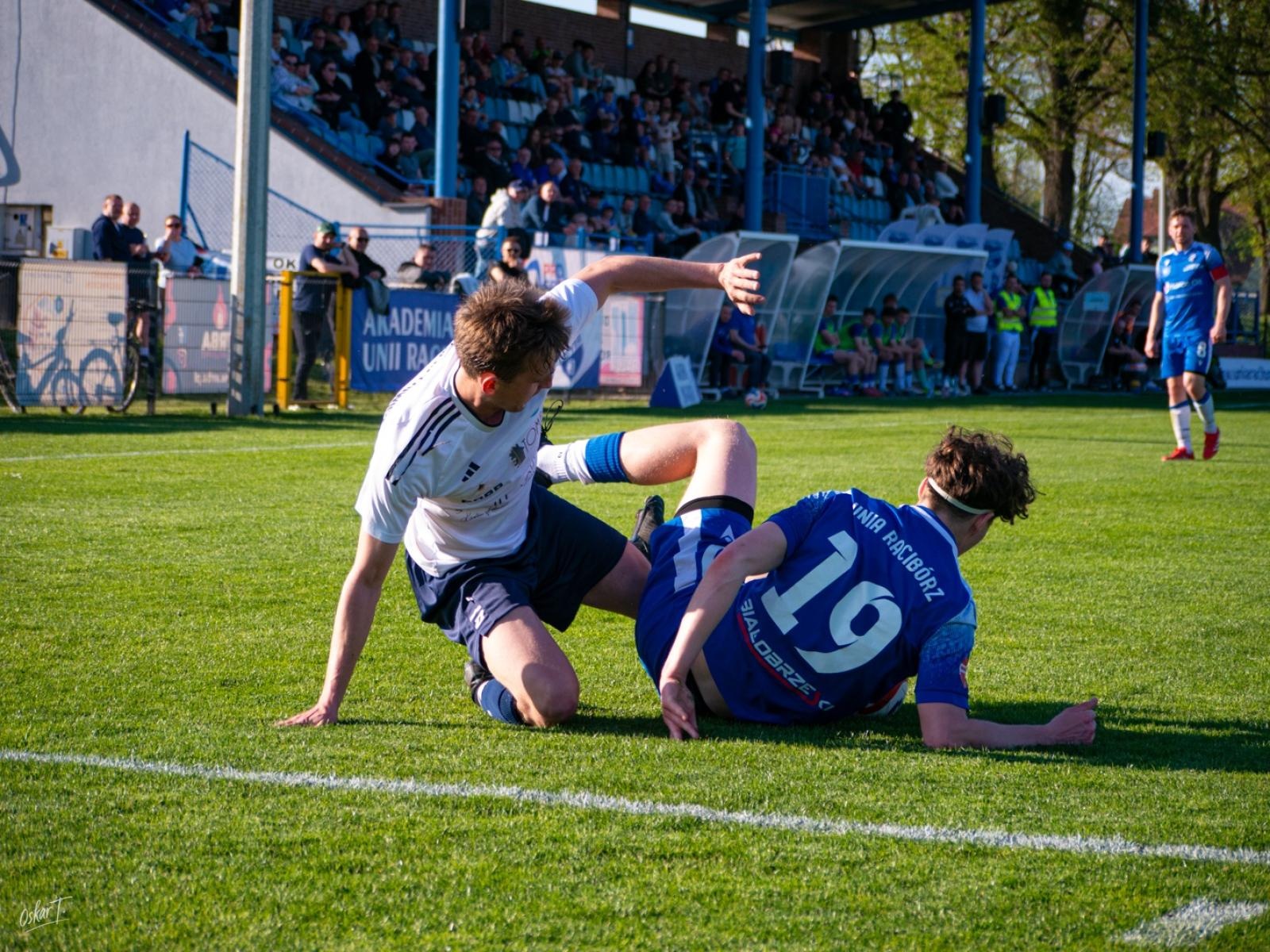 Zdjęcie w galerii na portalu naszwodzislaw.com: Wyrównany mecz i walka do końca. Unia Racibórz dzieli punkty z Naprzodem Czyżowice [FOTO] wiadomości z regionu