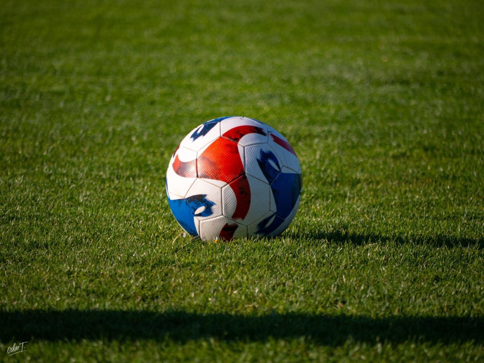 Zdjęcie w galerii na portalu naszwodzislaw.com: Wyrównany mecz i walka do końca. Unia Racibórz dzieli punkty z Naprzodem Czyżowice [FOTO] wiadomości z regionu