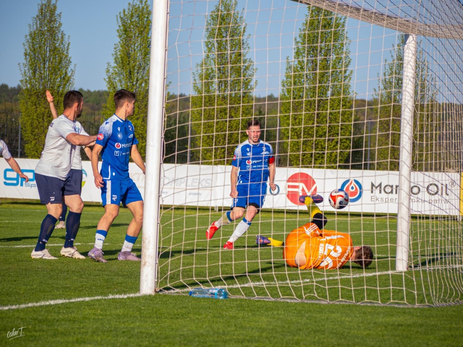 Zdjęcie w galerii na portalu naszwodzislaw.com: Wyrównany mecz i walka do końca. Unia Racibórz dzieli punkty z Naprzodem Czyżowice [FOTO] wiadomości z regionu