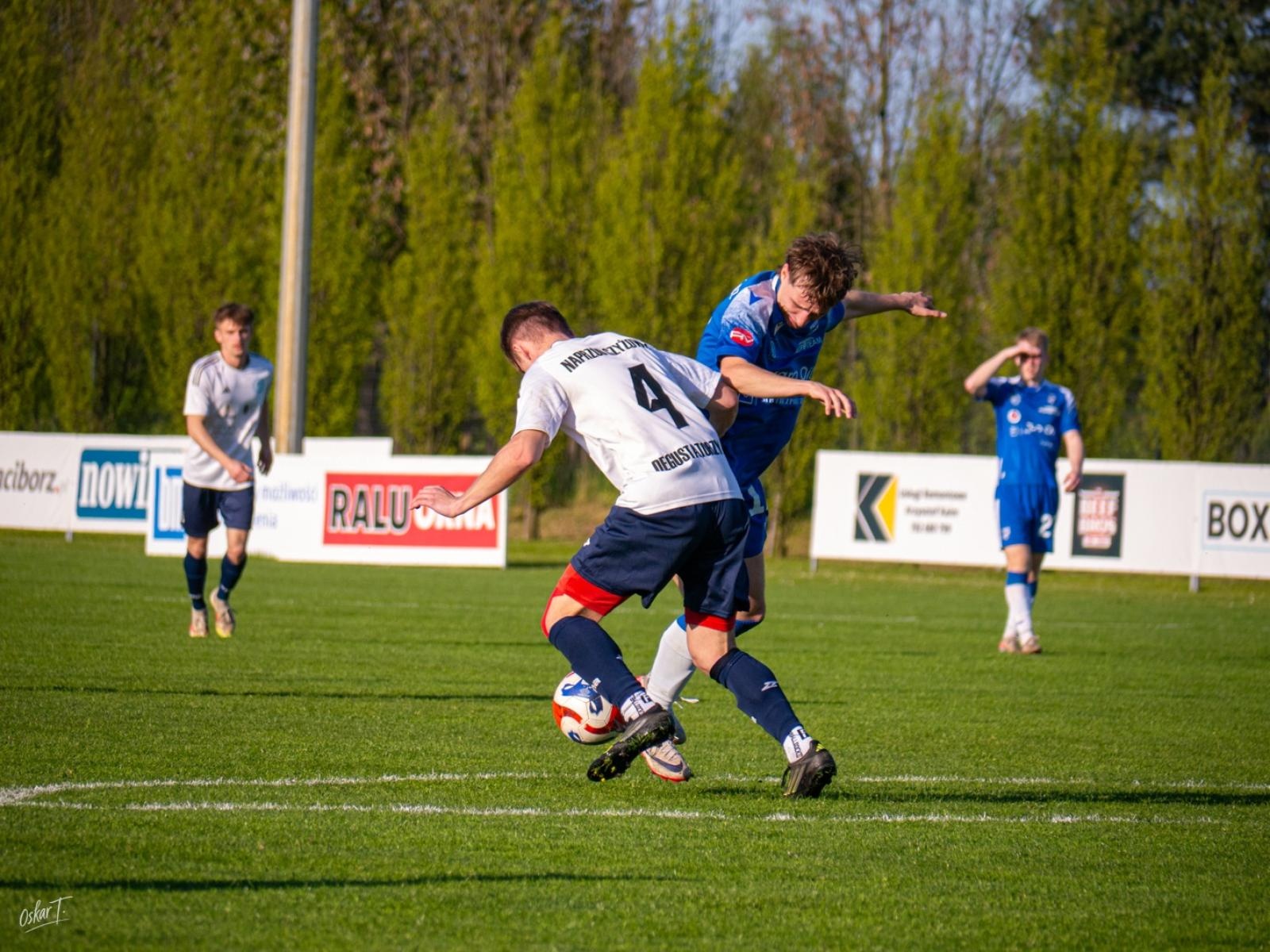 Zdjęcie w galerii na portalu naszwodzislaw.com: Wyrównany mecz i walka do końca. Unia Racibórz dzieli punkty z Naprzodem Czyżowice [FOTO] wiadomości z regionu