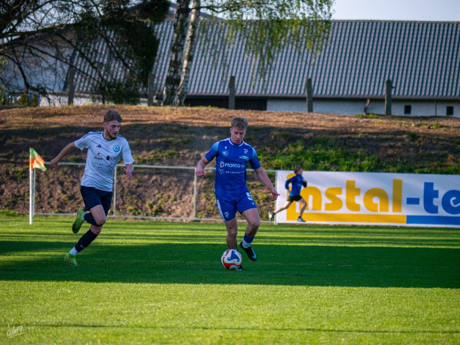 Zdjęcie w galerii na portalu naszwodzislaw.com: Wyrównany mecz i walka do końca. Unia Racibórz dzieli punkty z Naprzodem Czyżowice [FOTO] wiadomości z regionu