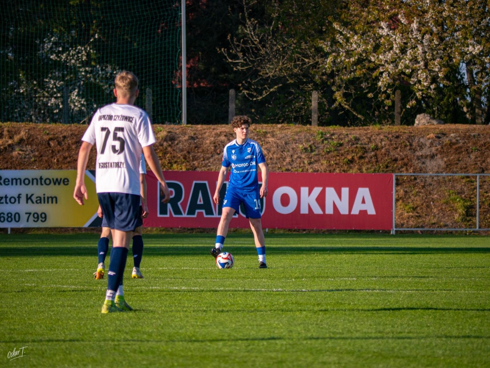Zdjęcie w galerii na portalu naszwodzislaw.com: Wyrównany mecz i walka do końca. Unia Racibórz dzieli punkty z Naprzodem Czyżowice [FOTO] wiadomości z regionu
