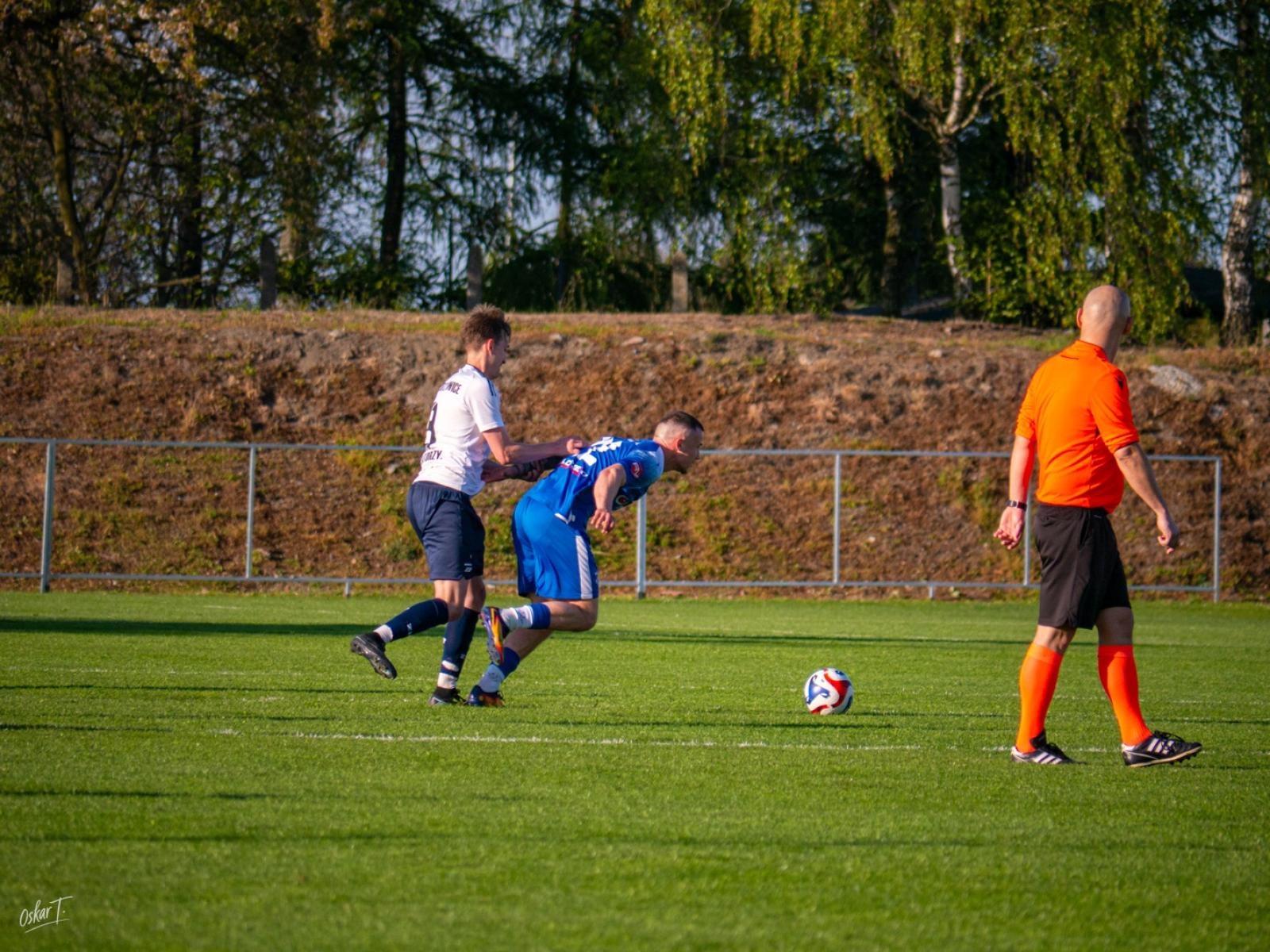 Zdjęcie w galerii na portalu naszwodzislaw.com: Wyrównany mecz i walka do końca. Unia Racibórz dzieli punkty z Naprzodem Czyżowice [FOTO] wiadomości z regionu