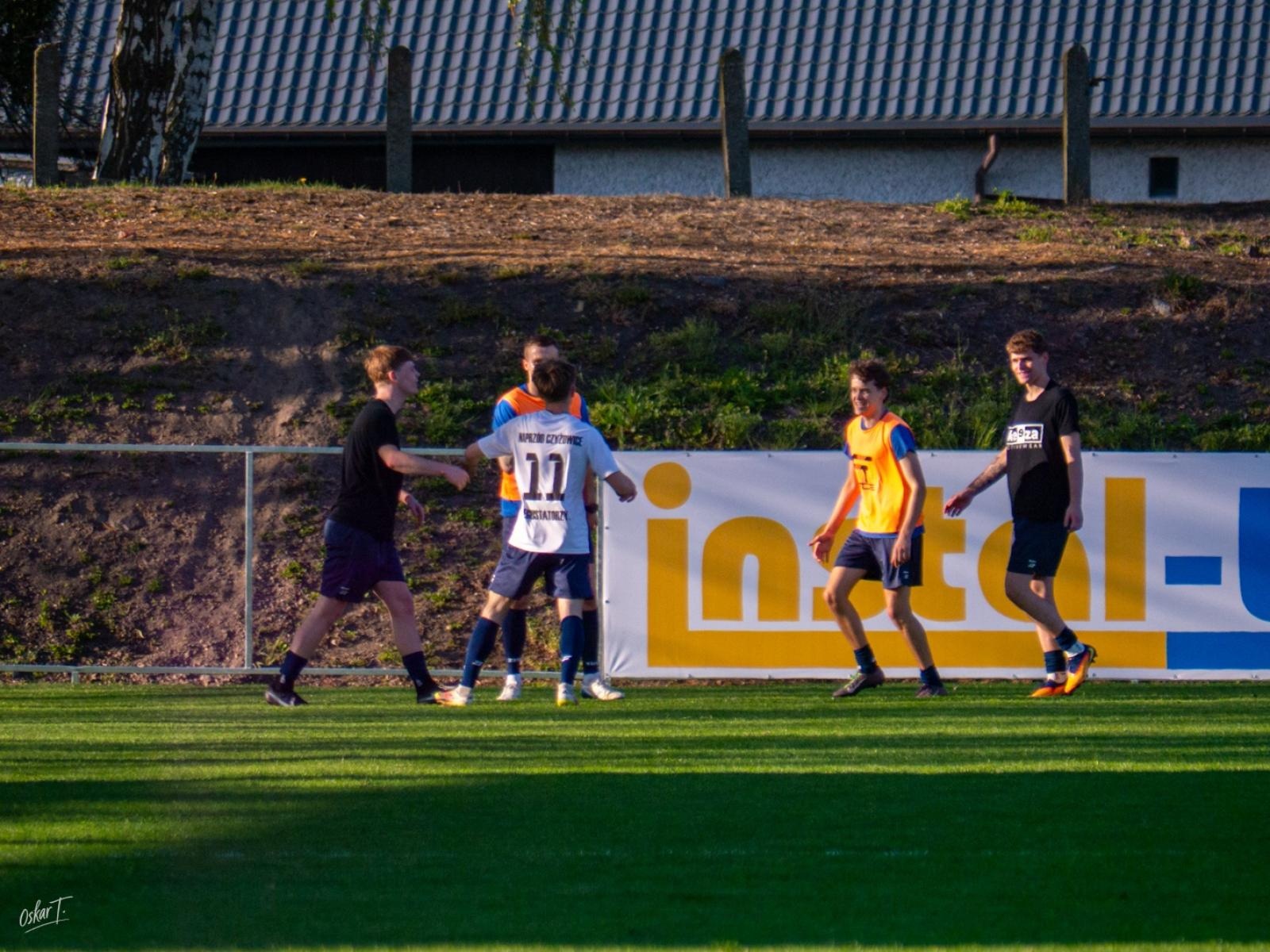 Zdjęcie w galerii na portalu naszwodzislaw.com: Wyrównany mecz i walka do końca. Unia Racibórz dzieli punkty z Naprzodem Czyżowice [FOTO] wiadomości z regionu