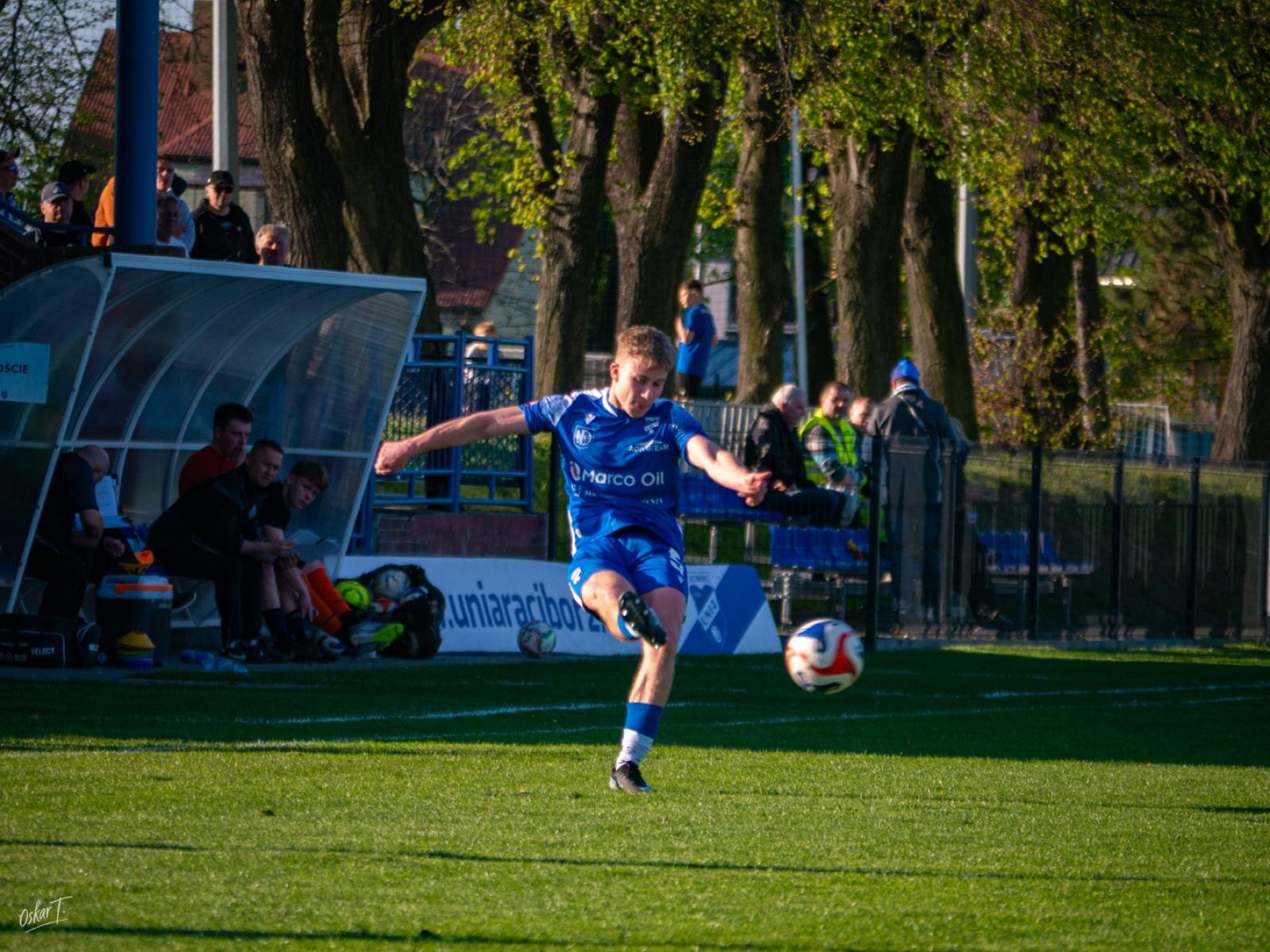 Zdjęcie w galerii na portalu naszwodzislaw.com: Wyrównany mecz i walka do końca. Unia Racibórz dzieli punkty z Naprzodem Czyżowice [FOTO] wiadomości z regionu