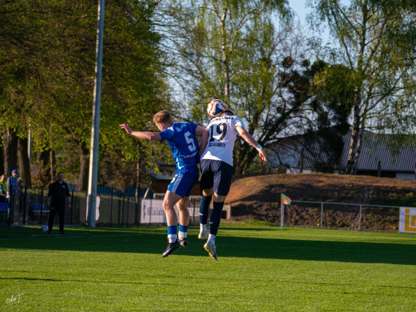 Zdjęcie w galerii na portalu naszwodzislaw.com: Wyrównany mecz i walka do końca. Unia Racibórz dzieli punkty z Naprzodem Czyżowice [FOTO] wiadomości z regionu
