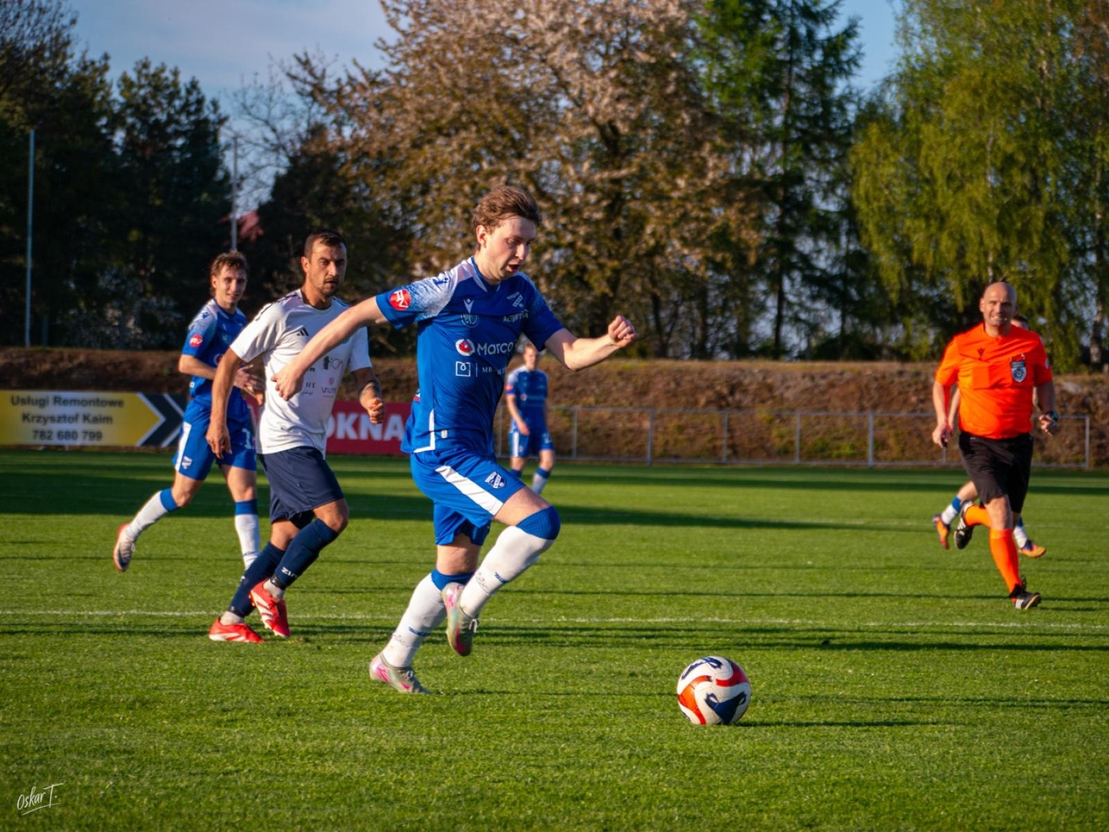 Zdjęcie w galerii na portalu naszwodzislaw.com: Wyrównany mecz i walka do końca. Unia Racibórz dzieli punkty z Naprzodem Czyżowice [FOTO] wiadomości z regionu
