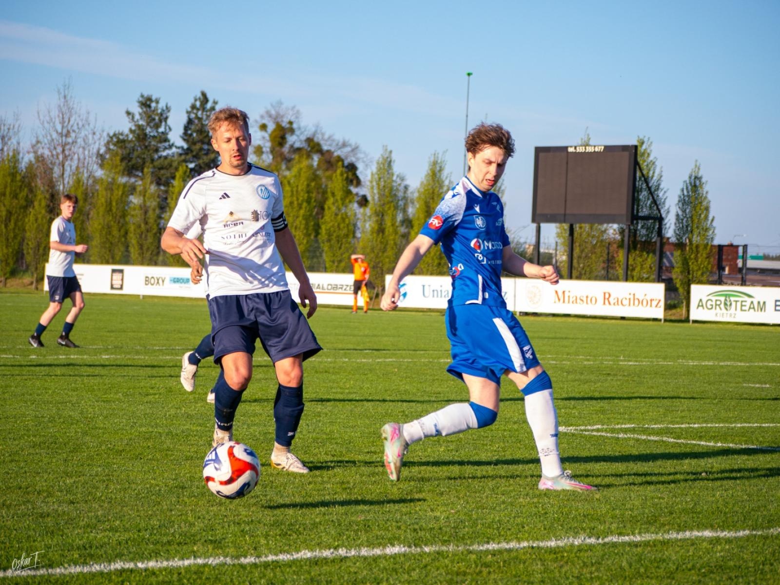 Zdjęcie w galerii na portalu naszwodzislaw.com: Wyrównany mecz i walka do końca. Unia Racibórz dzieli punkty z Naprzodem Czyżowice [FOTO] wiadomości z regionu