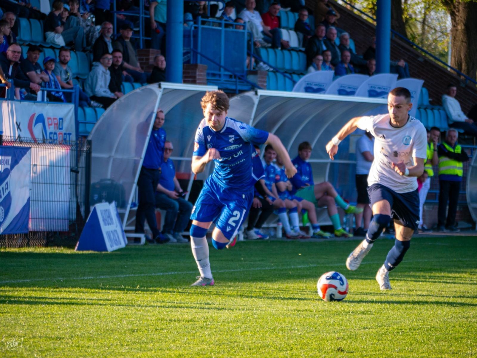 Zdjęcie w galerii na portalu naszwodzislaw.com: Wyrównany mecz i walka do końca. Unia Racibórz dzieli punkty z Naprzodem Czyżowice [FOTO] wiadomości z regionu