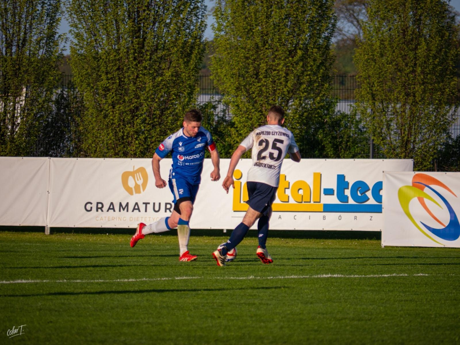 Zdjęcie w galerii na portalu naszwodzislaw.com: Wyrównany mecz i walka do końca. Unia Racibórz dzieli punkty z Naprzodem Czyżowice [FOTO] wiadomości z regionu