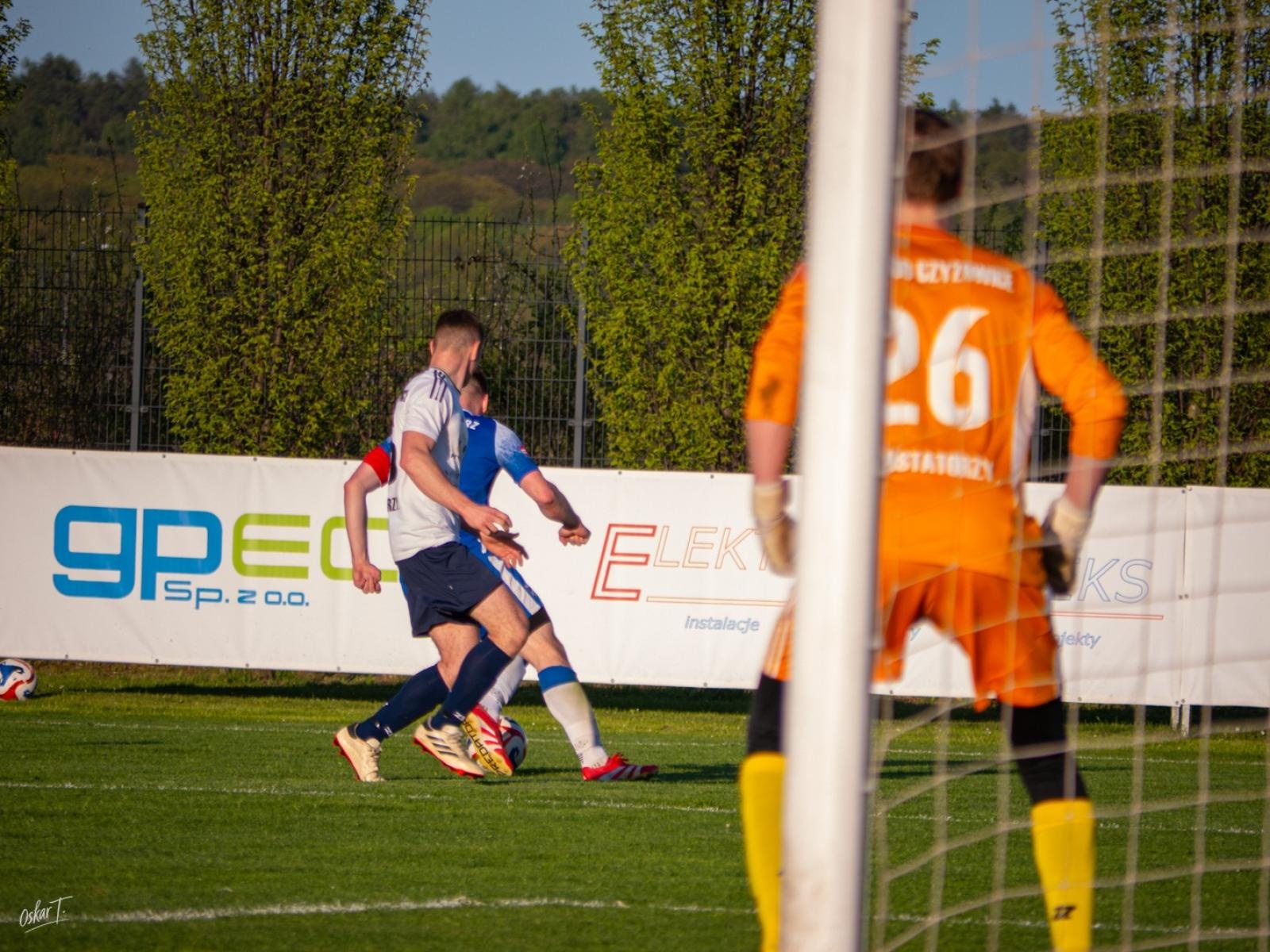 Zdjęcie w galerii na portalu naszwodzislaw.com: Wyrównany mecz i walka do końca. Unia Racibórz dzieli punkty z Naprzodem Czyżowice [FOTO] wiadomości z regionu