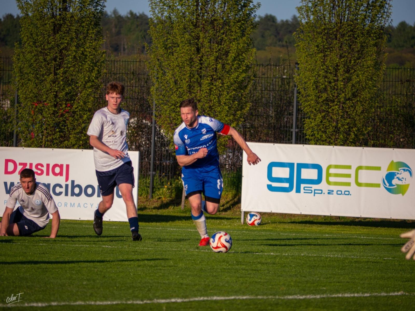 Zdjęcie w galerii na portalu naszwodzislaw.com: Wyrównany mecz i walka do końca. Unia Racibórz dzieli punkty z Naprzodem Czyżowice [FOTO] wiadomości z regionu