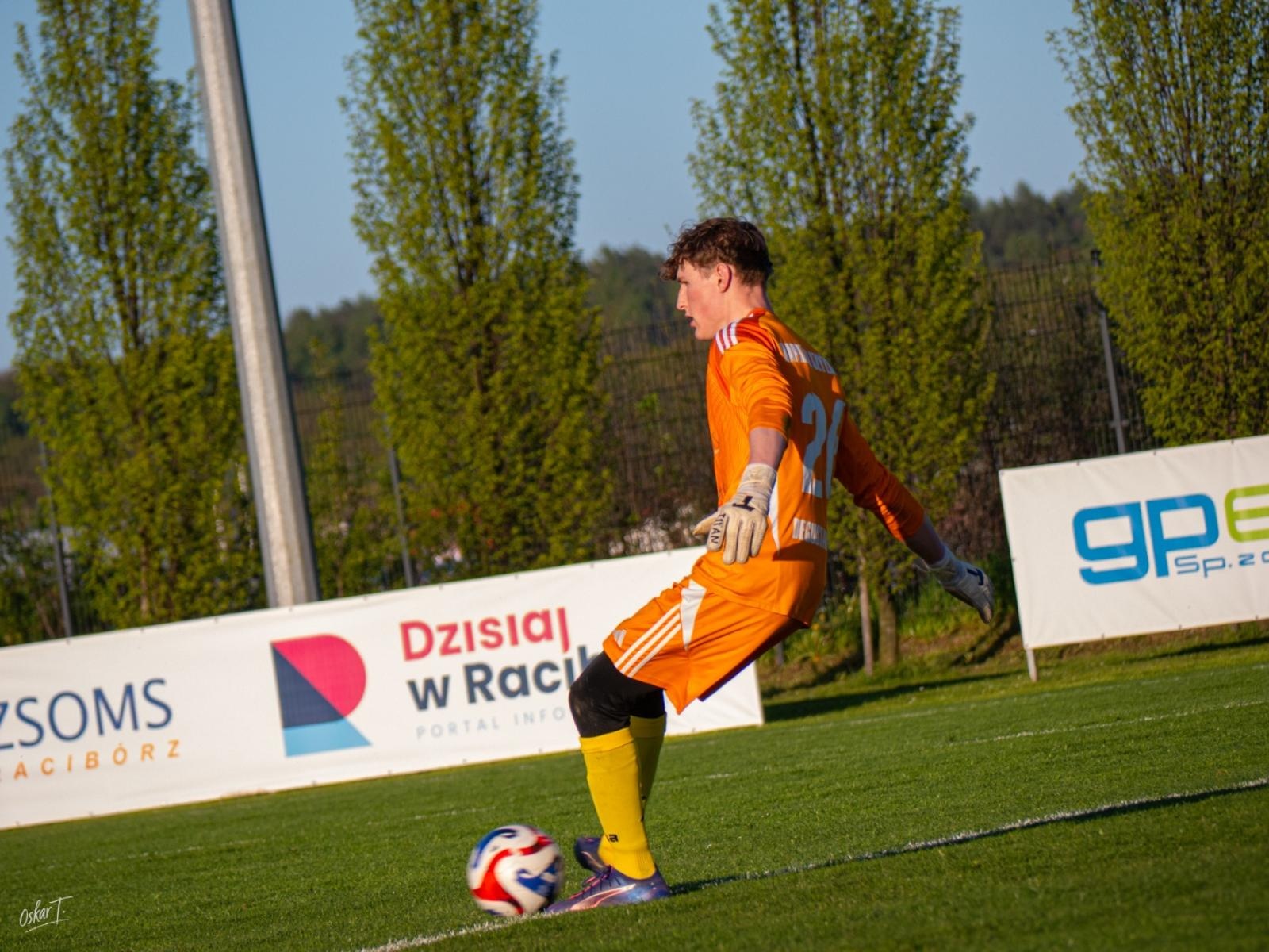 Zdjęcie w galerii na portalu naszwodzislaw.com: Wyrównany mecz i walka do końca. Unia Racibórz dzieli punkty z Naprzodem Czyżowice [FOTO] wiadomości z regionu