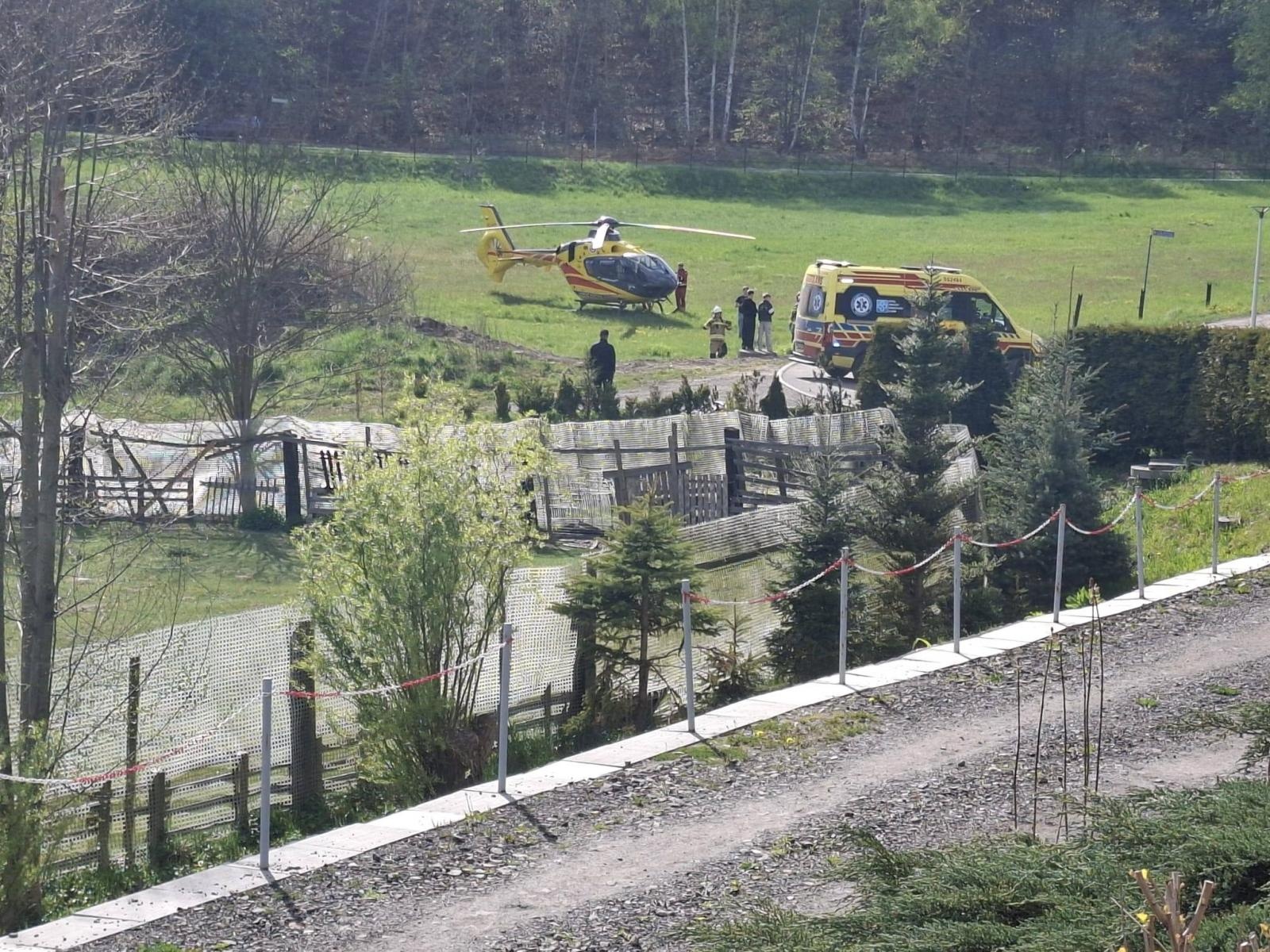 Zdjęcie w galerii na portalu naszwodzislaw.com: Dramatyczna akcja ratunkowa w Wodzisławiu Śląskim. Śmigłowiec LPR lądował przy kaplicy wiadomości z regionu