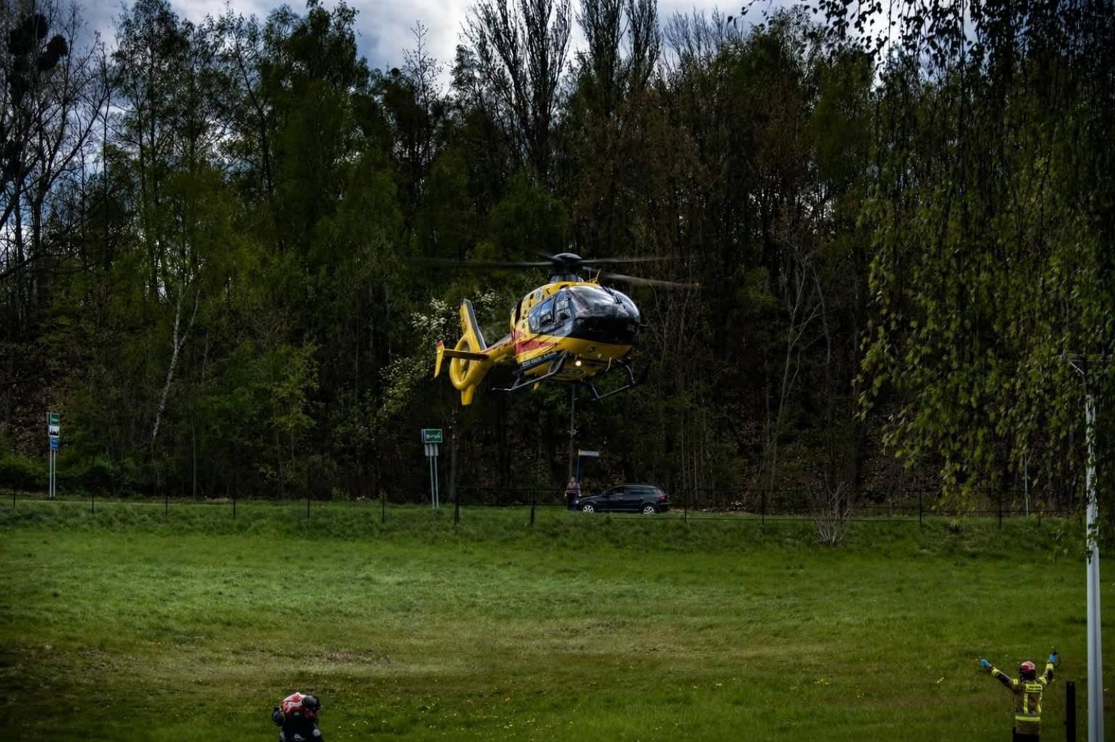 Zdjęcie w galerii na portalu naszwodzislaw.com: Dramatyczna akcja ratunkowa w Wodzisławiu Śląskim. Śmigłowiec LPR lądował przy kaplicy wiadomości z regionu