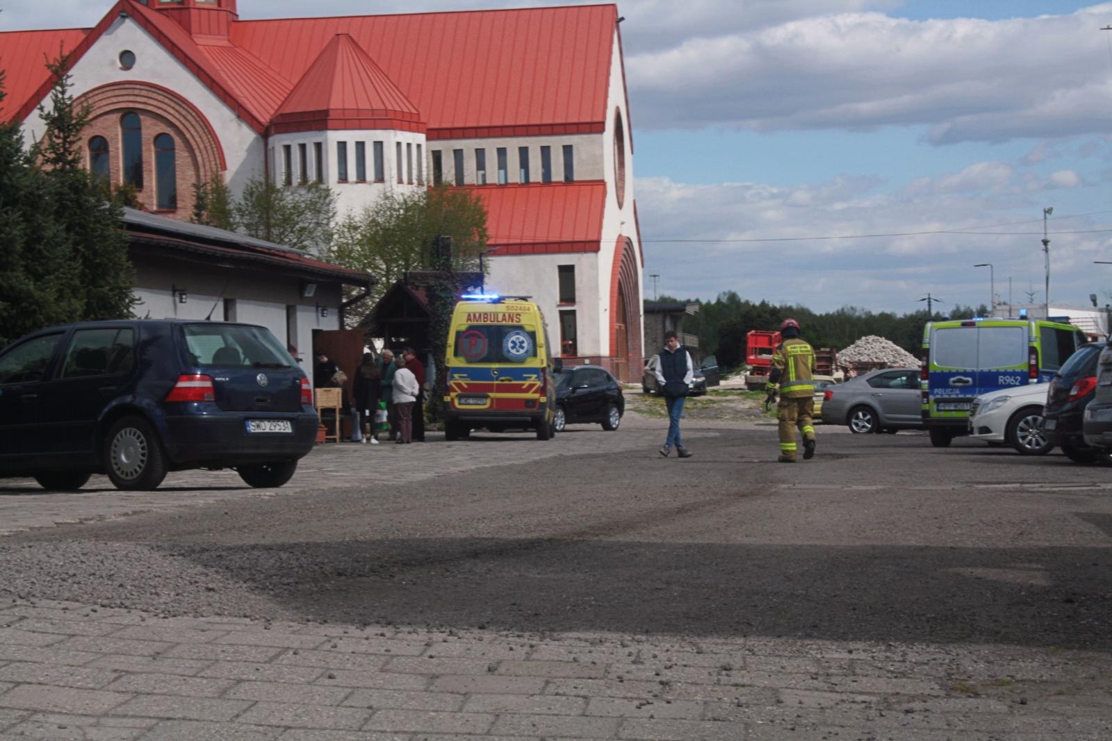 Zdjęcie w galerii na portalu naszwodzislaw.com: Dramatyczna akcja ratunkowa w Wodzisławiu Śląskim. Śmigłowiec LPR lądował przy kaplicy wiadomości z regionu