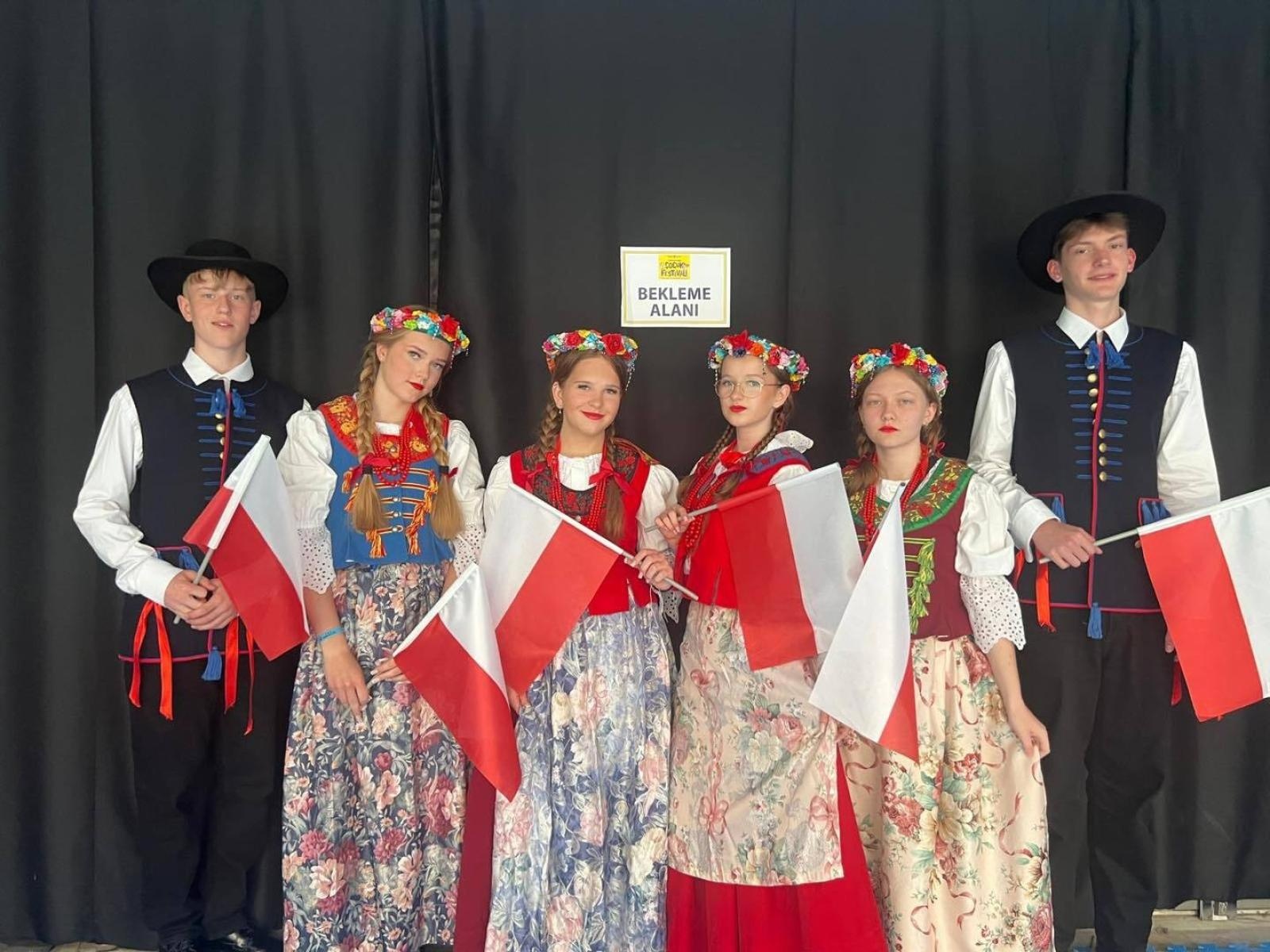 Zdjęcie w galerii na portalu naszwodzislaw.com: Uczniowie z Wodzisławia na międzynarodowej scenie. SP nr 16 znów w Turcji [FOTO] wiadomości z regionu